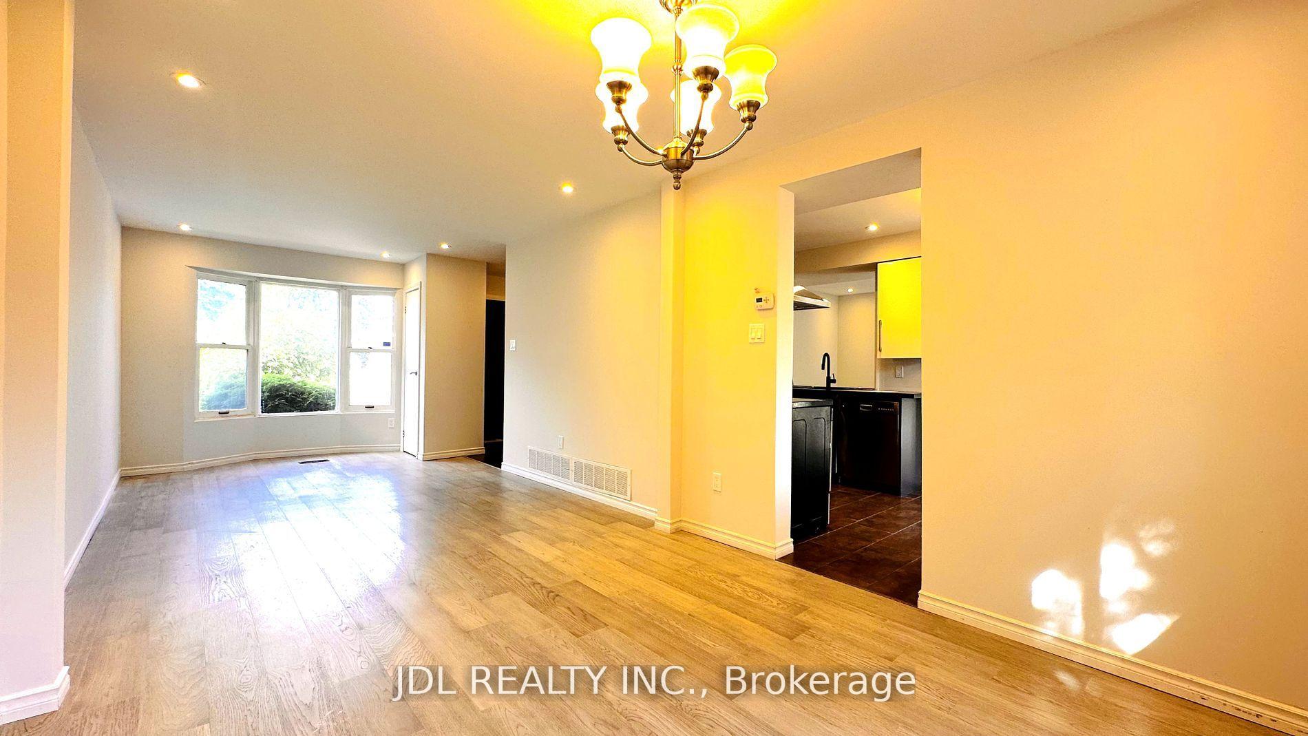Photo 5 of 127 Huntington Park Drive, Markham, Thornlea — HOMEH