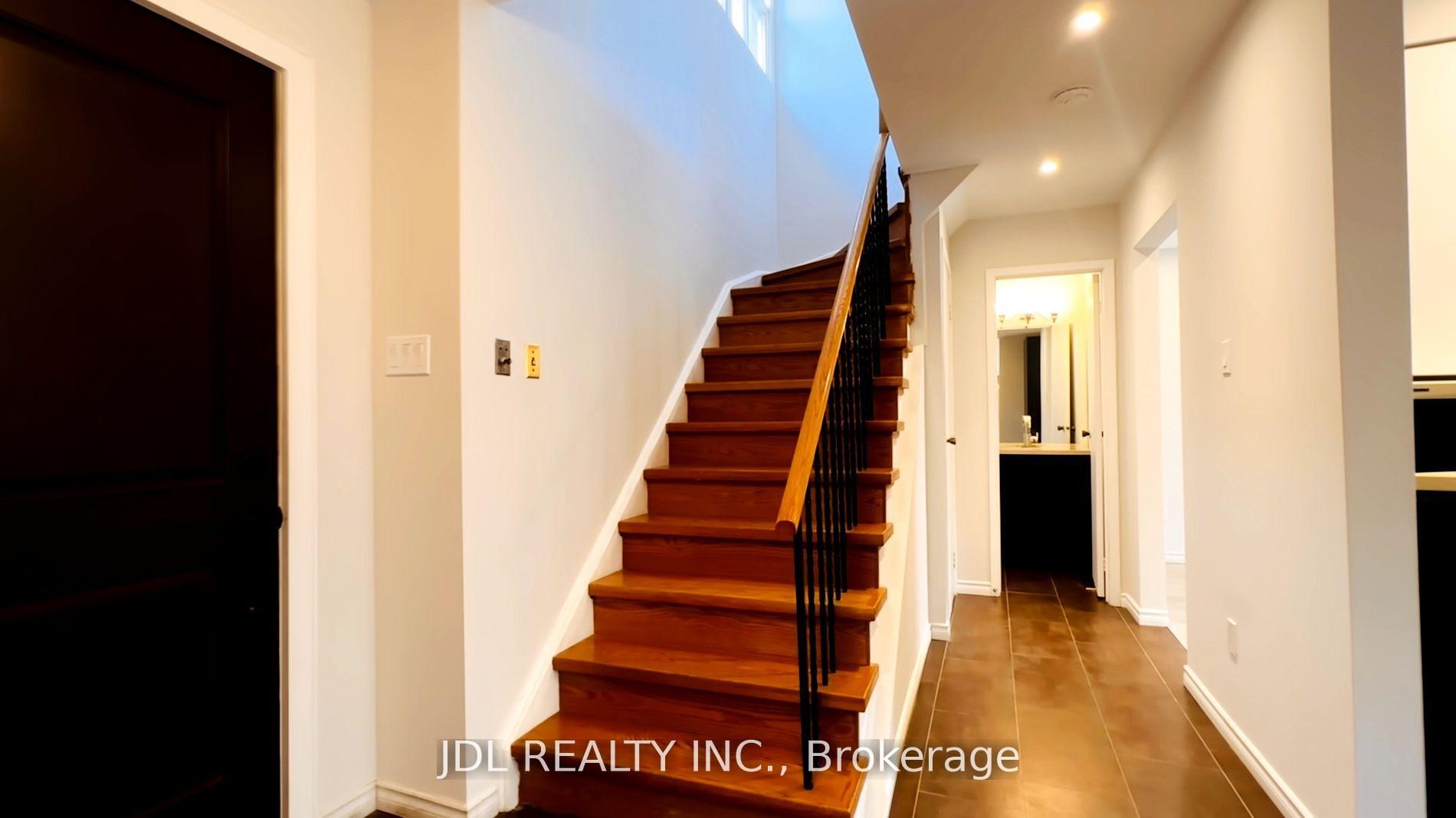 Photo 10 of 127 Huntington Park Drive, Markham, Thornlea — HOMEH