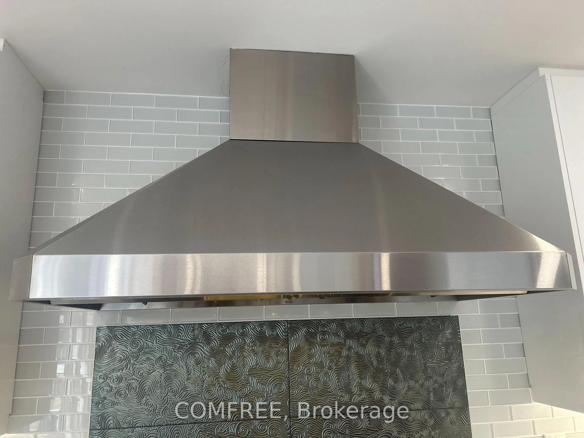 Photo 10 of 1960 Rolling Brook Drive, Ottawa, Chapel Hill South - Orleans Village — HOMEH