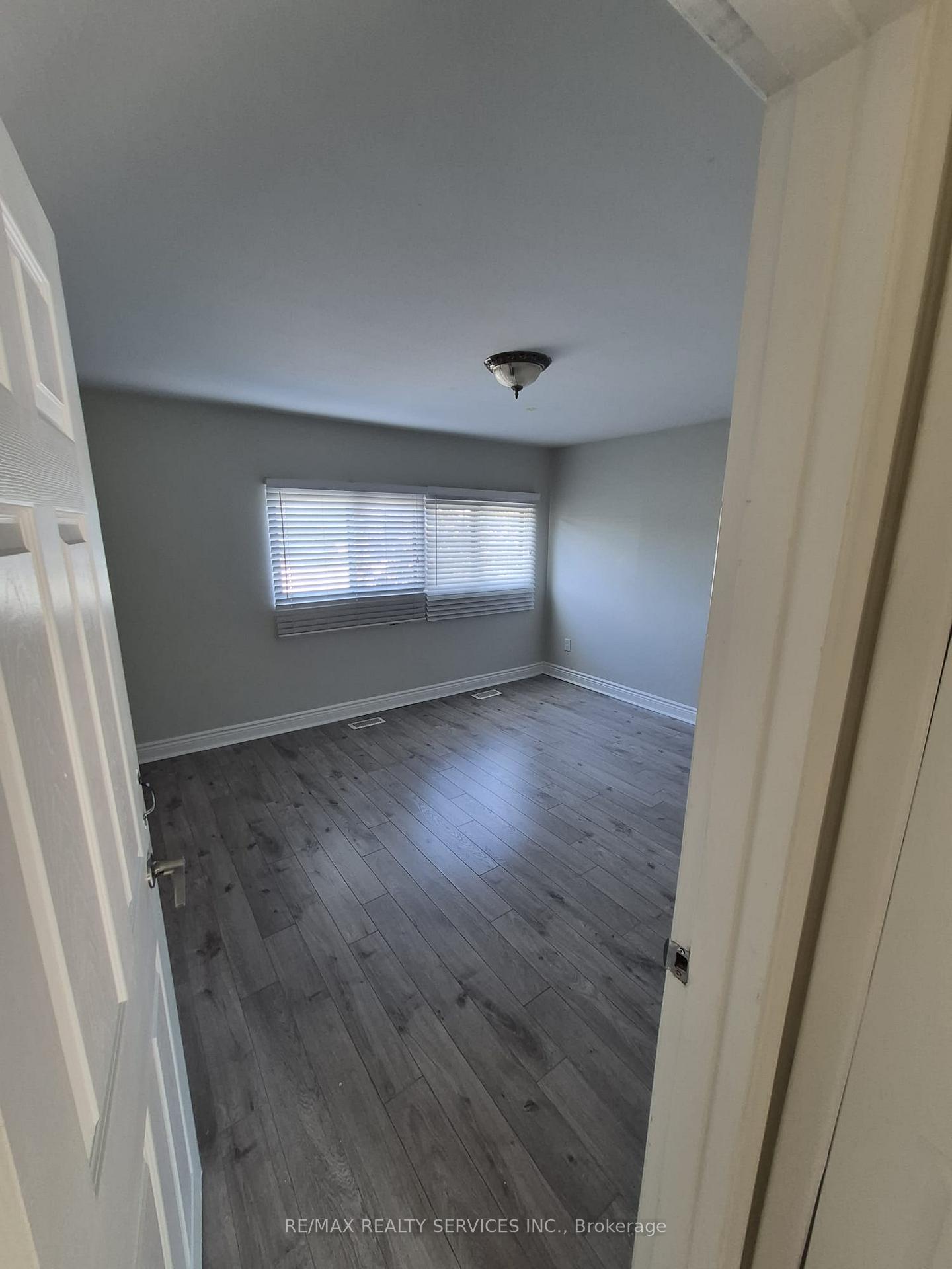 Photo 10 of 35 Jersey Avenue, Brampton, Brampton East — HOMEH