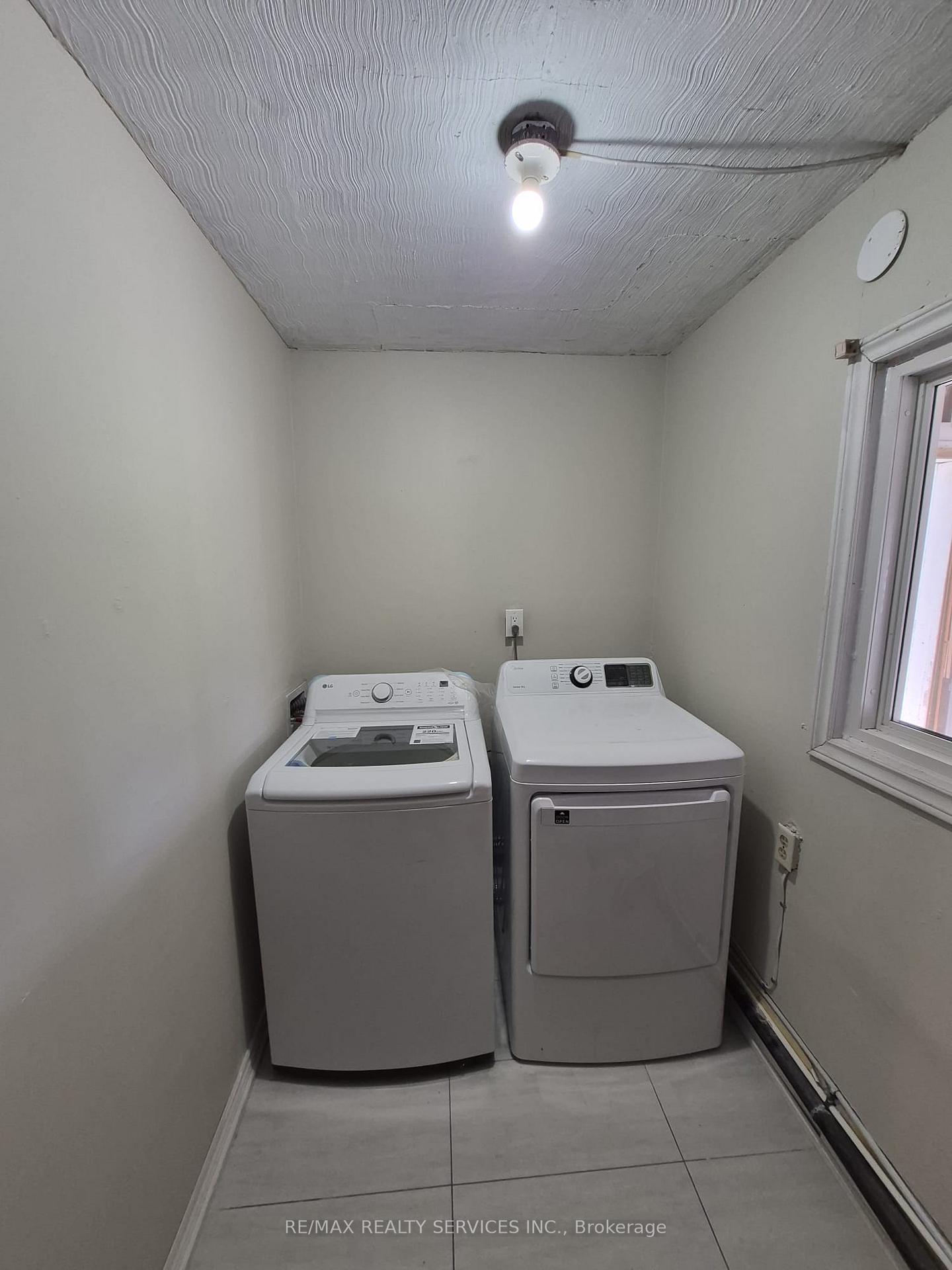 Photo 11 of 35 Jersey Avenue, Brampton, Brampton East — HOMEH