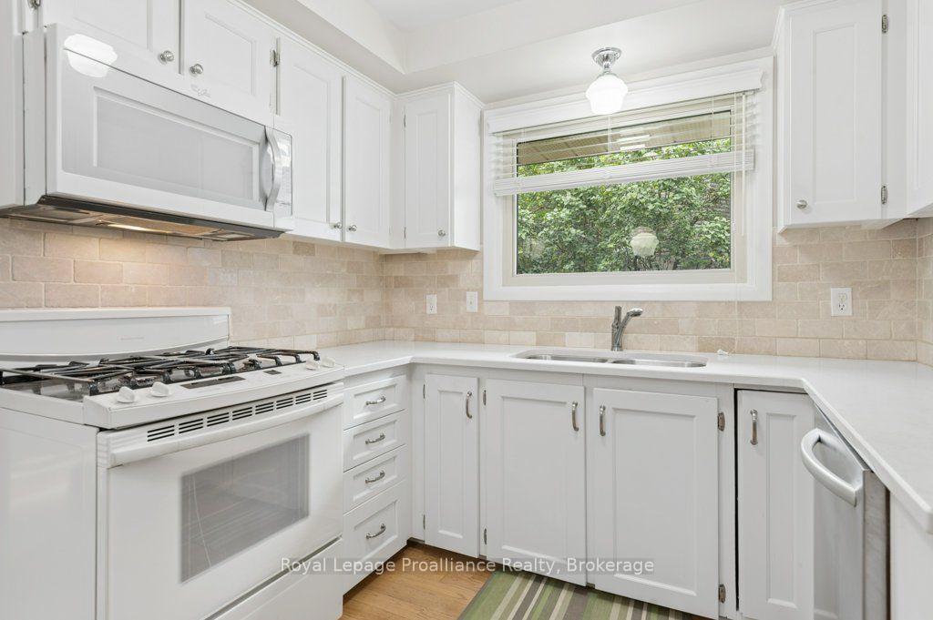 Photo 17 of 18 Conger Place, Belleville, Belleville Ward — HOMEH