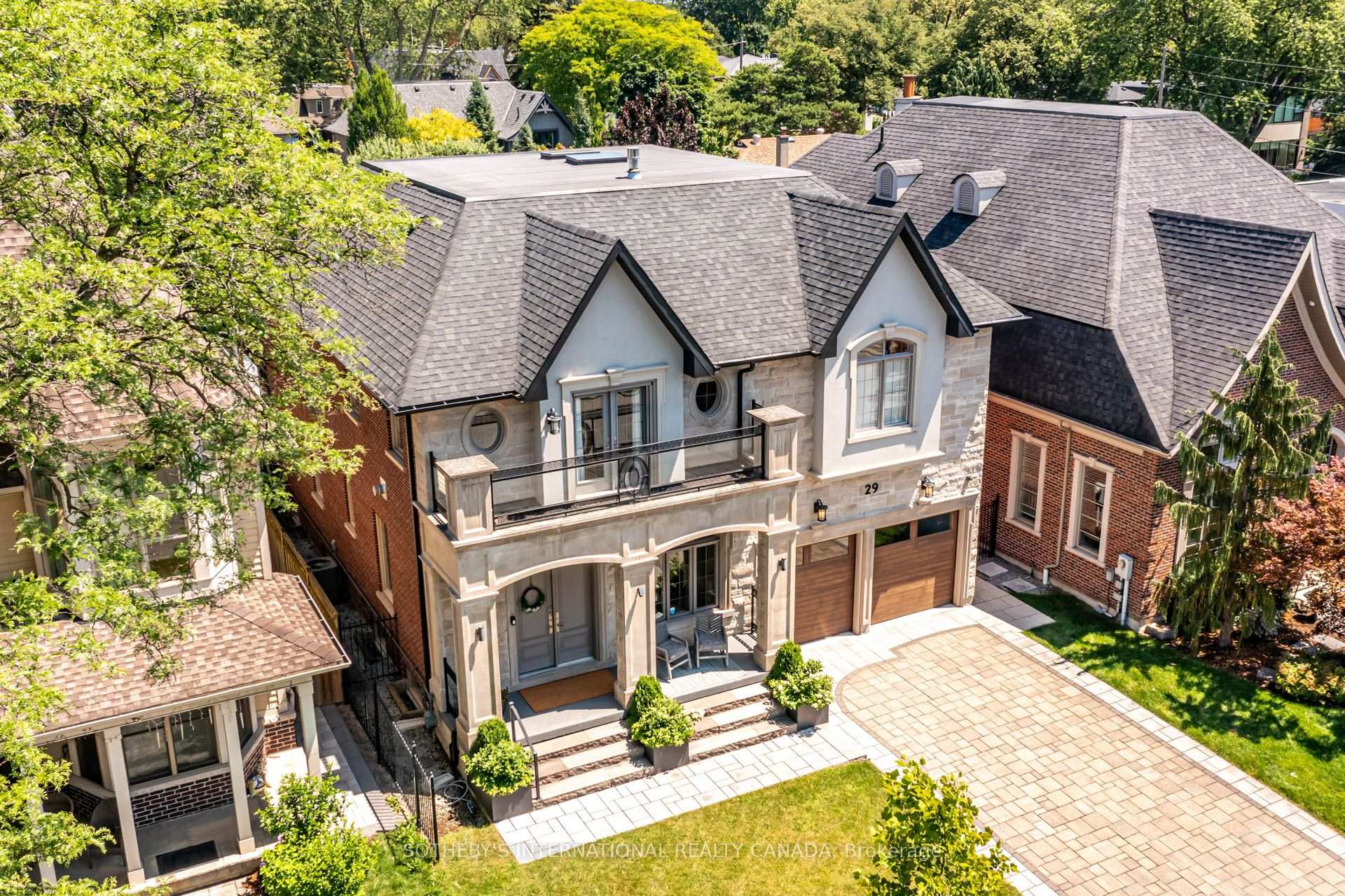 Front of 29 Oakwood Avenue S