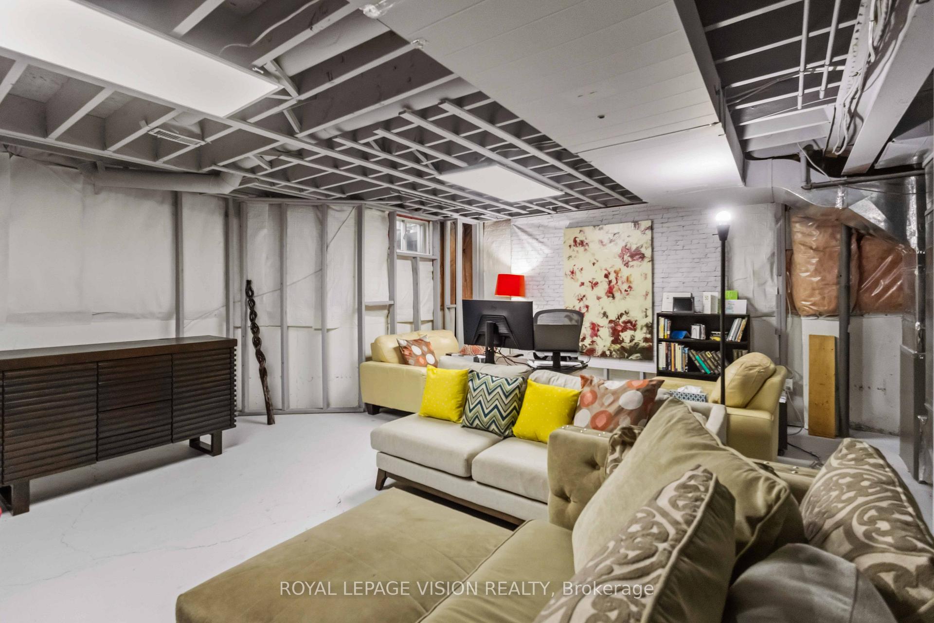 Photo 21 of 55 Medland Avenue E, Whitby, Williamsburg — HOMEH