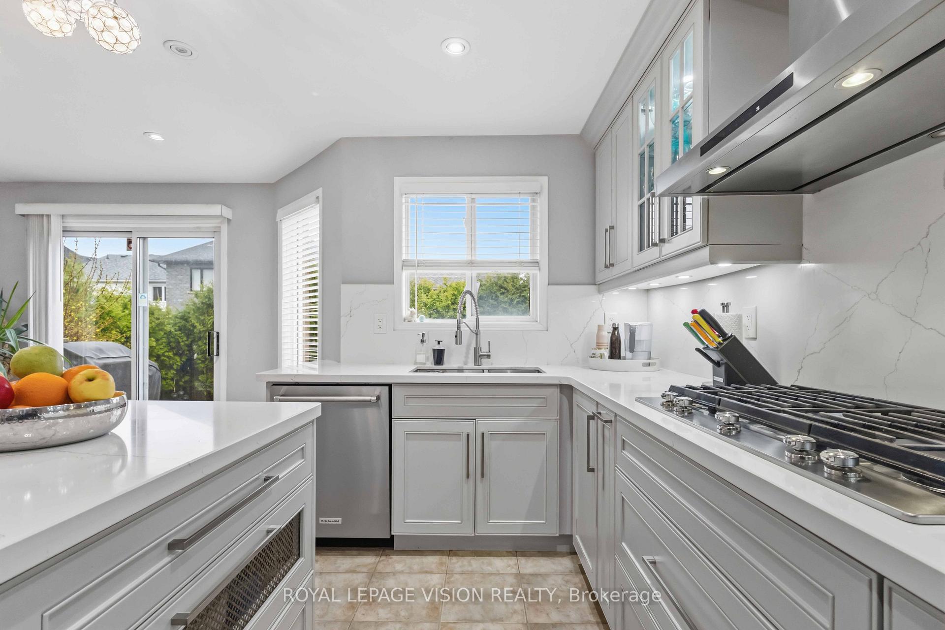 Photo 40 of 55 Medland Avenue E, Whitby, Williamsburg — HOMEH