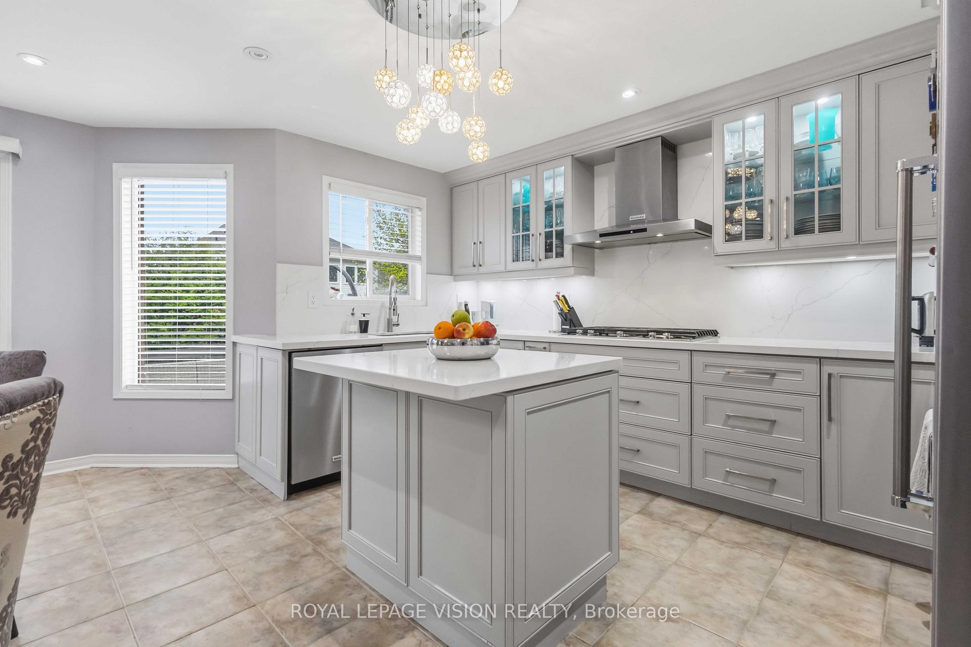 Photo 41 of 55 Medland Avenue E, Whitby, Williamsburg — HOMEH
