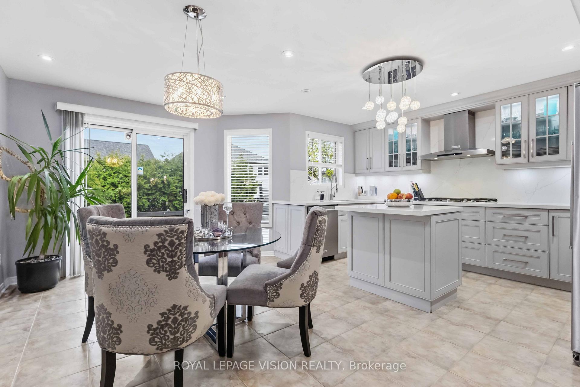 Photo 43 of 55 Medland Avenue E, Whitby, Williamsburg — HOMEH