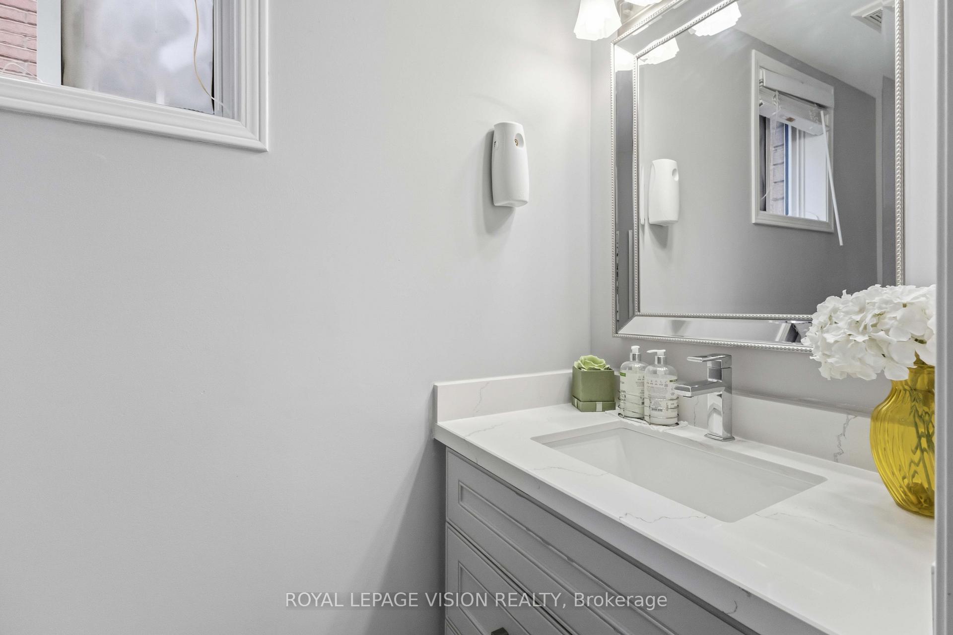 Photo 48 of 55 Medland Avenue E, Whitby, Williamsburg — HOMEH