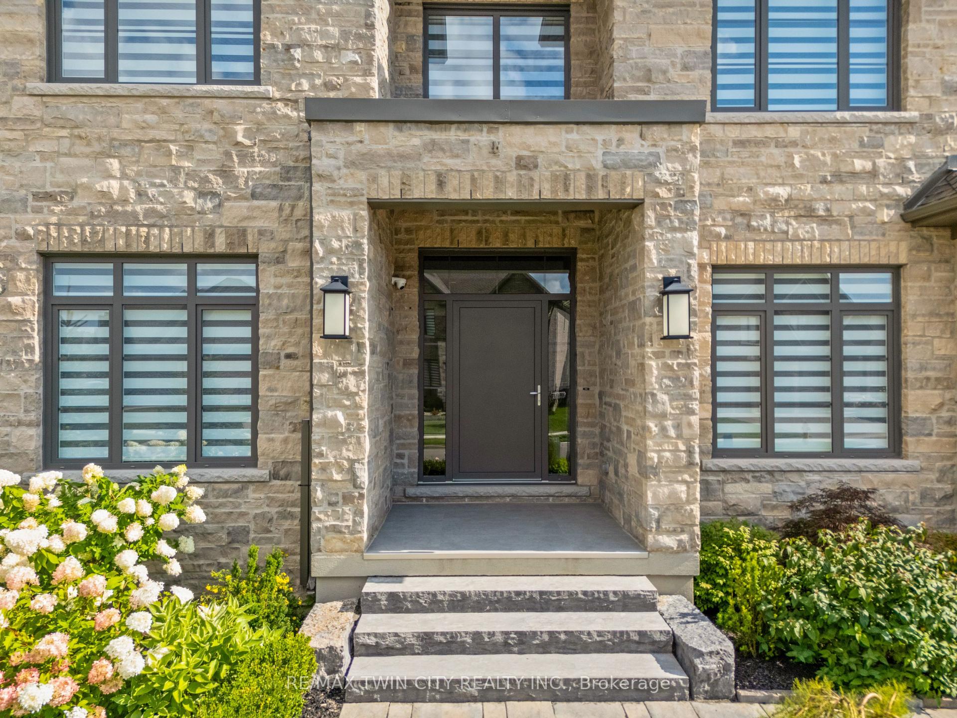 Photo 4 of 56 Pioneer Ridge Drive, Kitchener, Pioneer Tower West — HOMEH