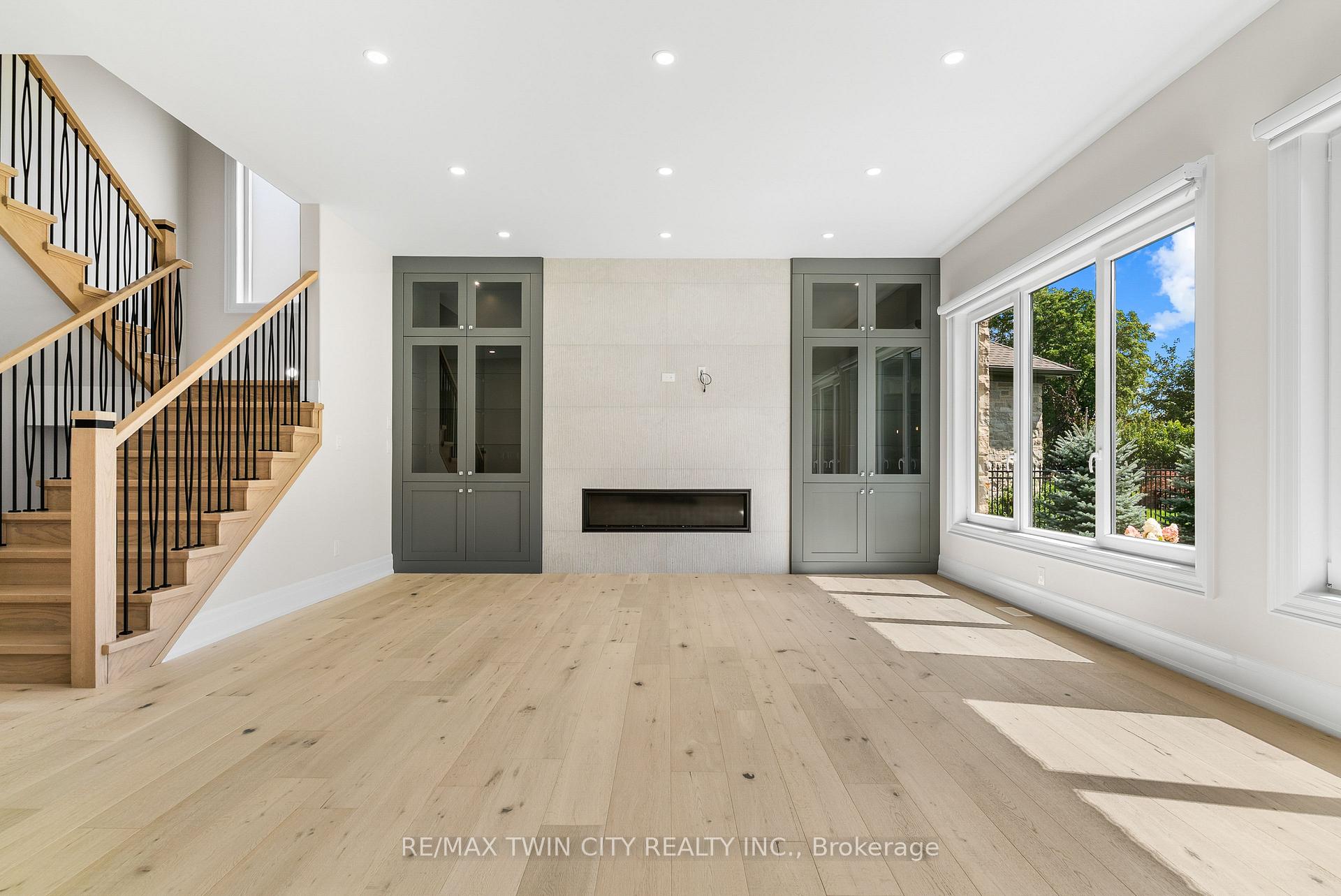 Photo 8 of 56 Pioneer Ridge Drive, Kitchener, Pioneer Tower West — HOMEH