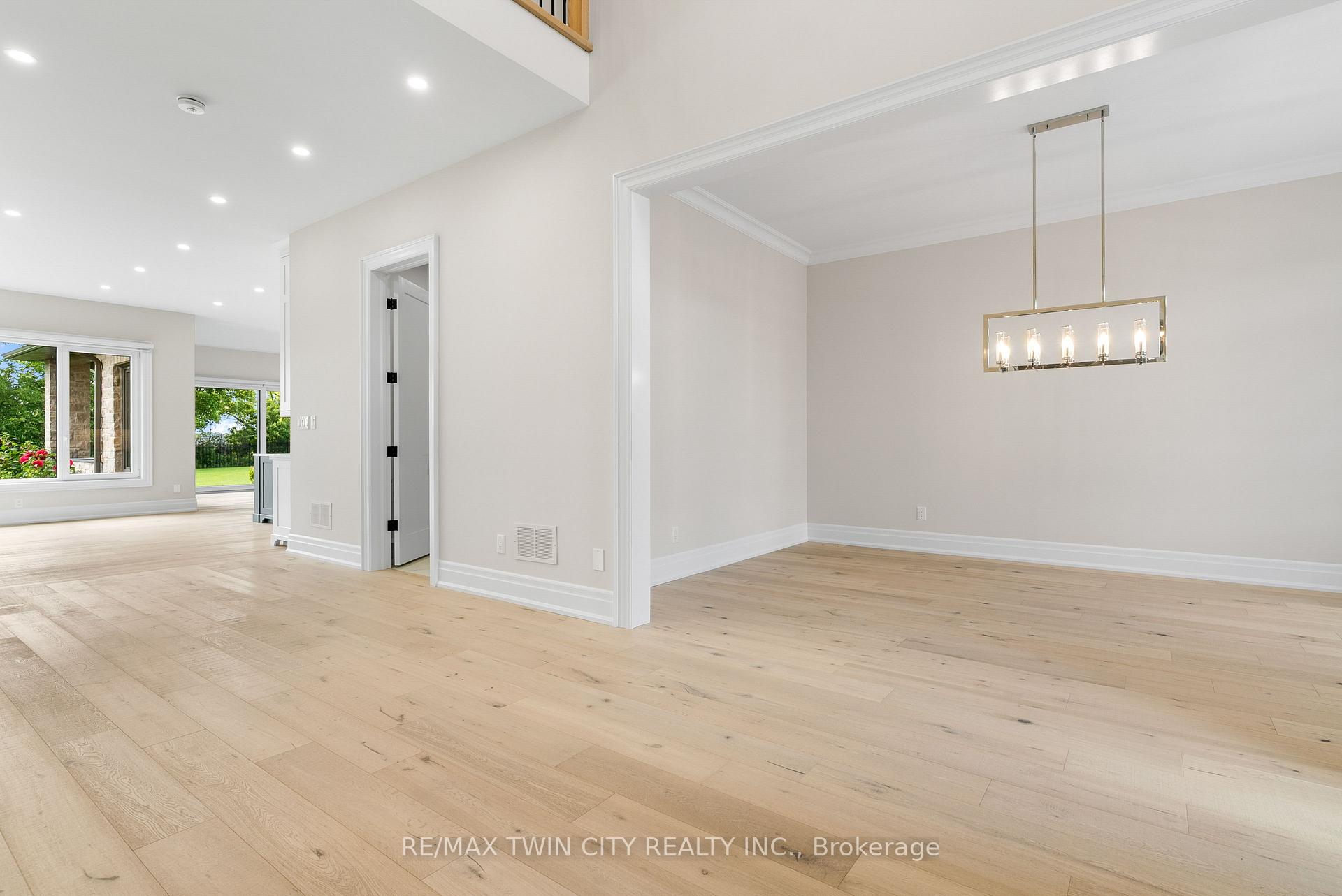 Photo 24 of 56 Pioneer Ridge Drive, Kitchener, Pioneer Tower West — HOMEH