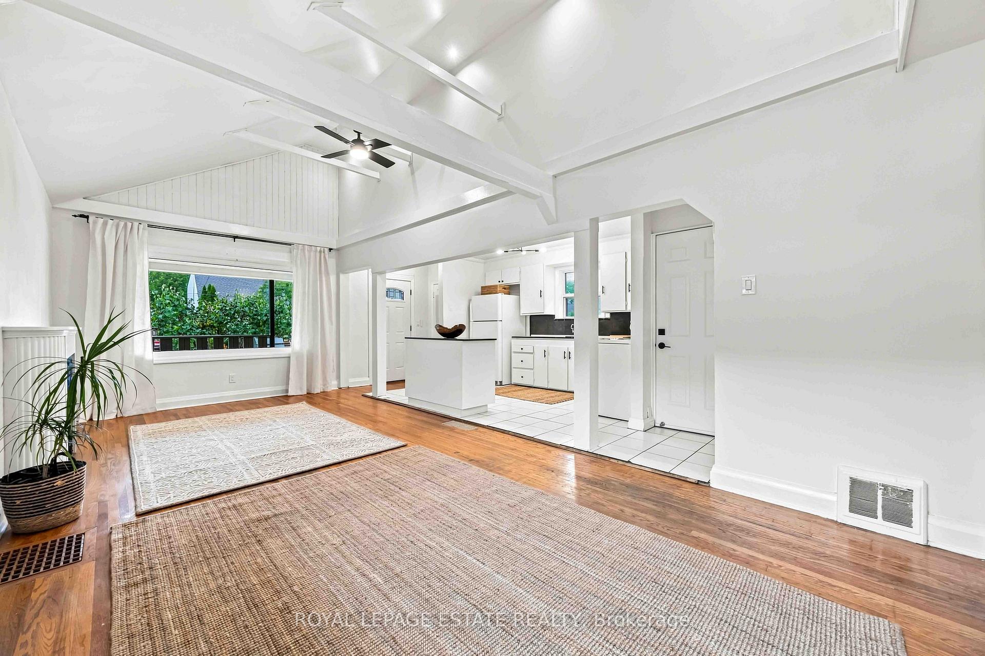 Photo 2 of Unit upper, 17 Arden Crescent, Scarborough, Clairlea-Birchmount — HOMEH