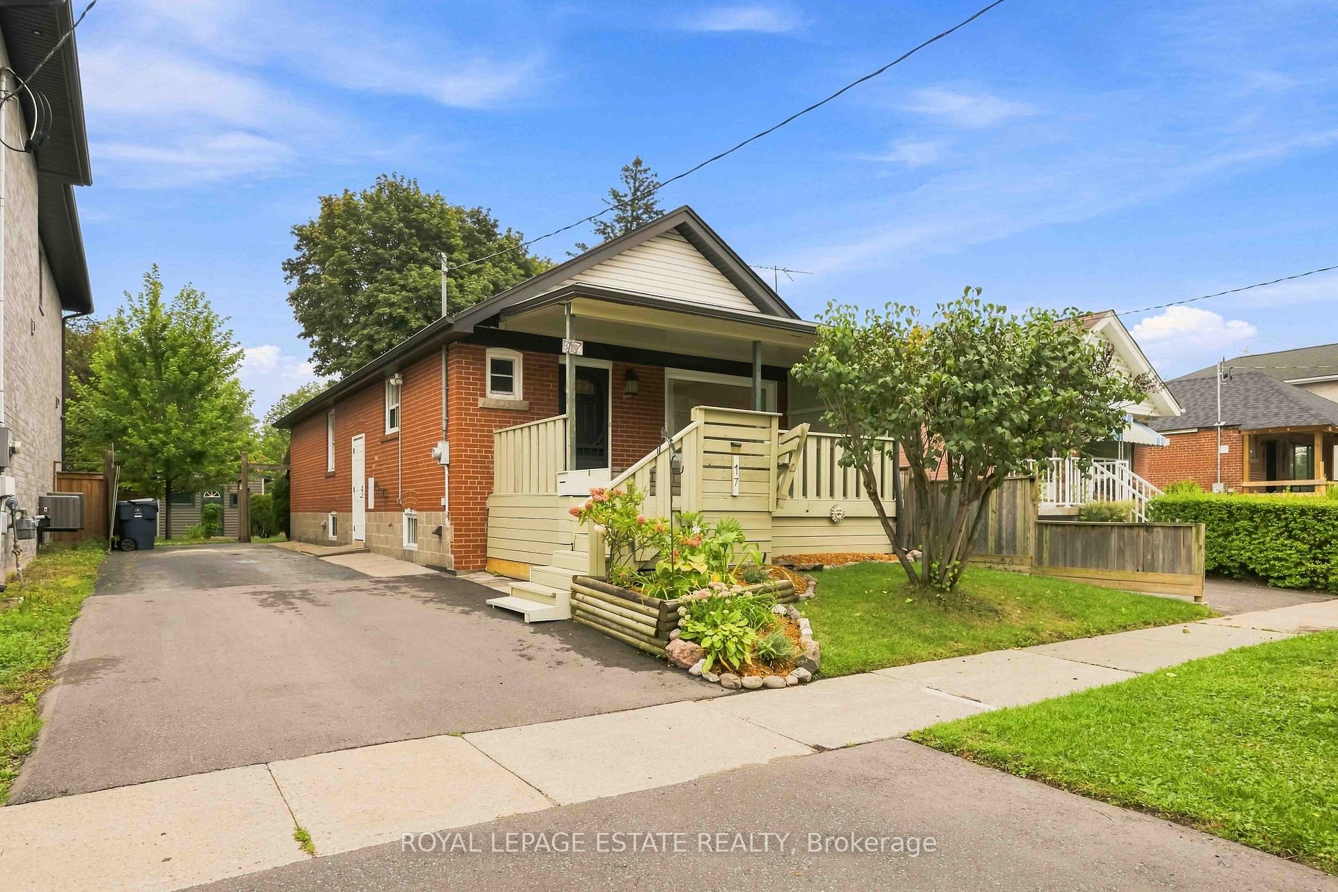 Photo 3 of Unit upper, 17 Arden Crescent, Scarborough, Clairlea-Birchmount — HOMEH