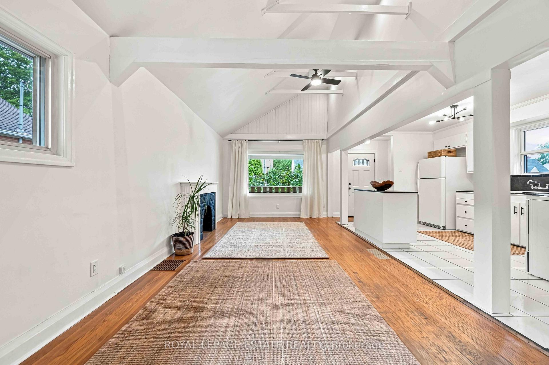 Photo 4 of Unit upper, 17 Arden Crescent, Scarborough, Clairlea-Birchmount — HOMEH