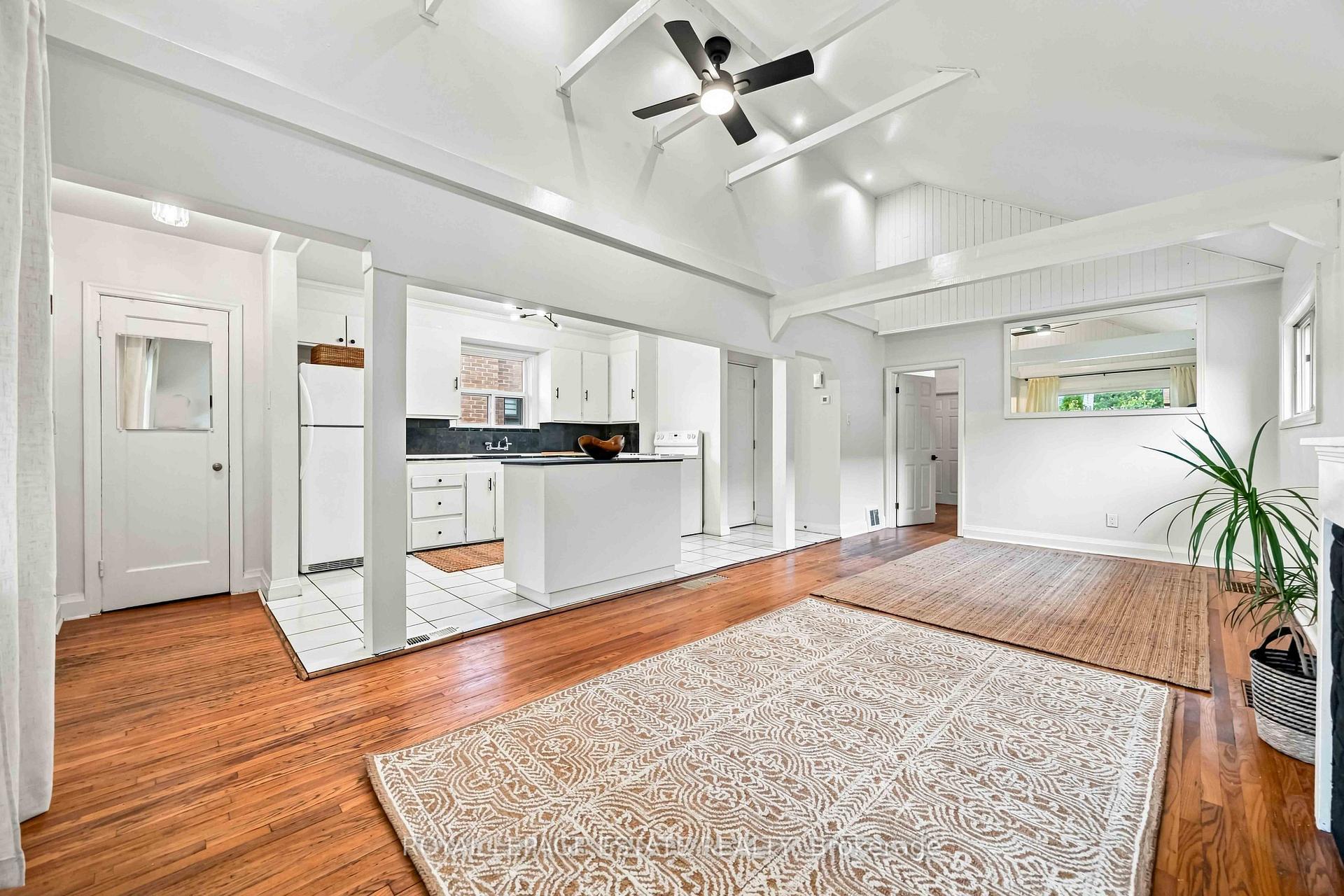 Photo 5 of Unit upper, 17 Arden Crescent, Scarborough, Clairlea-Birchmount — HOMEH