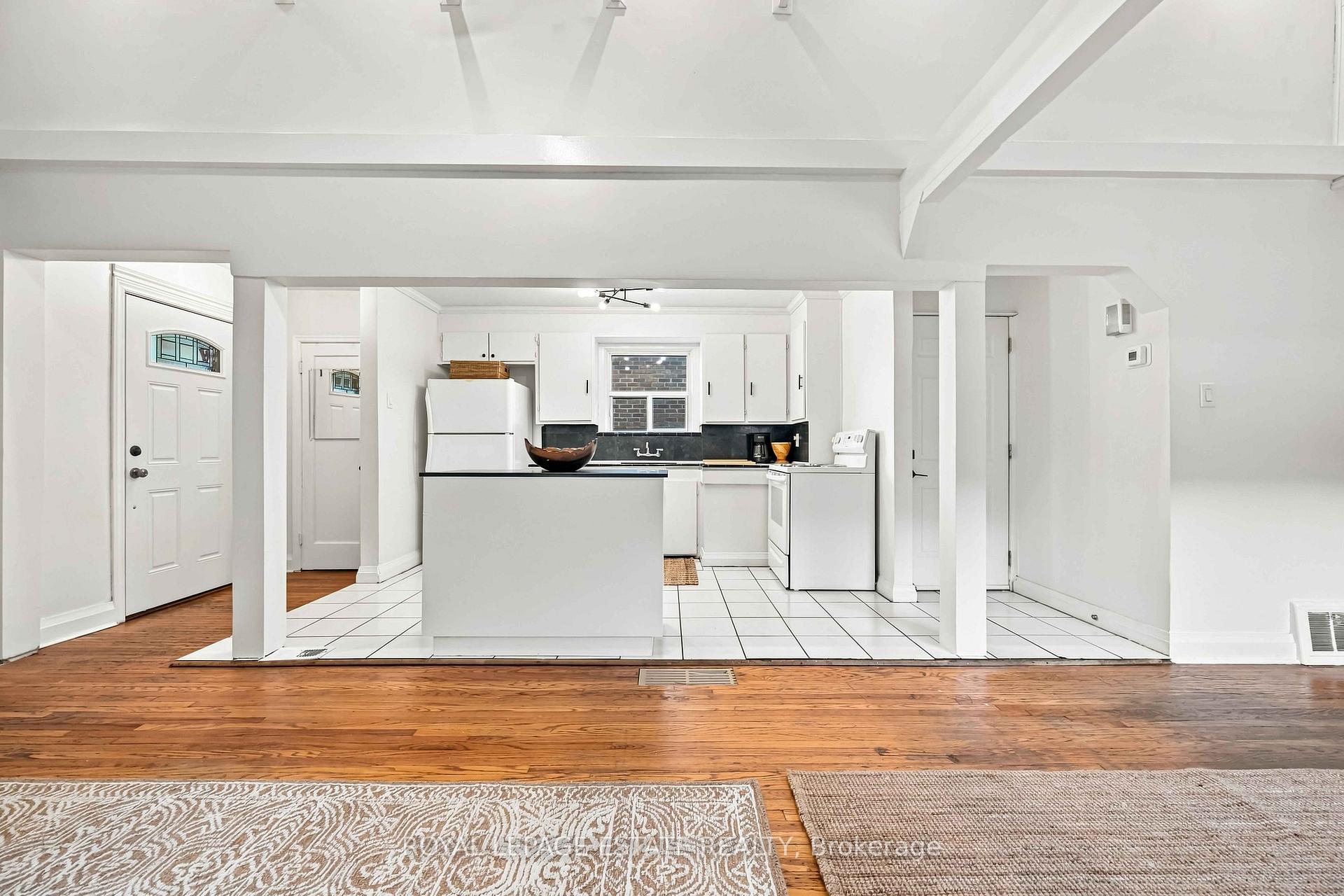 Photo 10 of Unit upper, 17 Arden Crescent, Scarborough, Clairlea-Birchmount — HOMEH