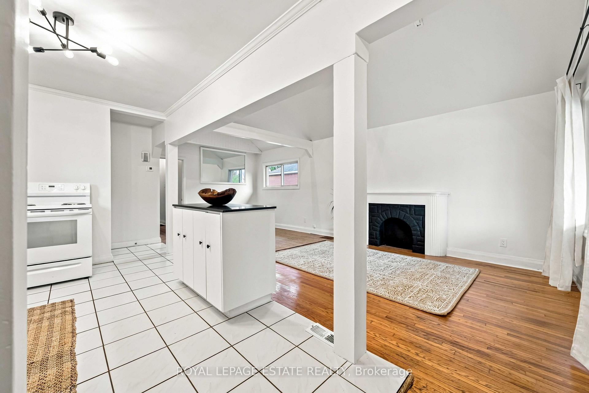 Photo 11 of Unit upper, 17 Arden Crescent, Scarborough, Clairlea-Birchmount — HOMEH