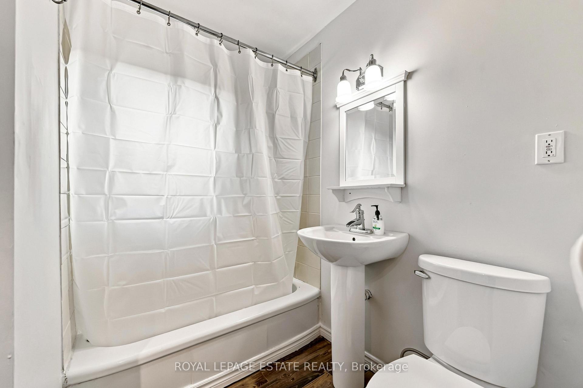 Photo 19 of Unit upper, 17 Arden Crescent, Scarborough, Clairlea-Birchmount — HOMEH