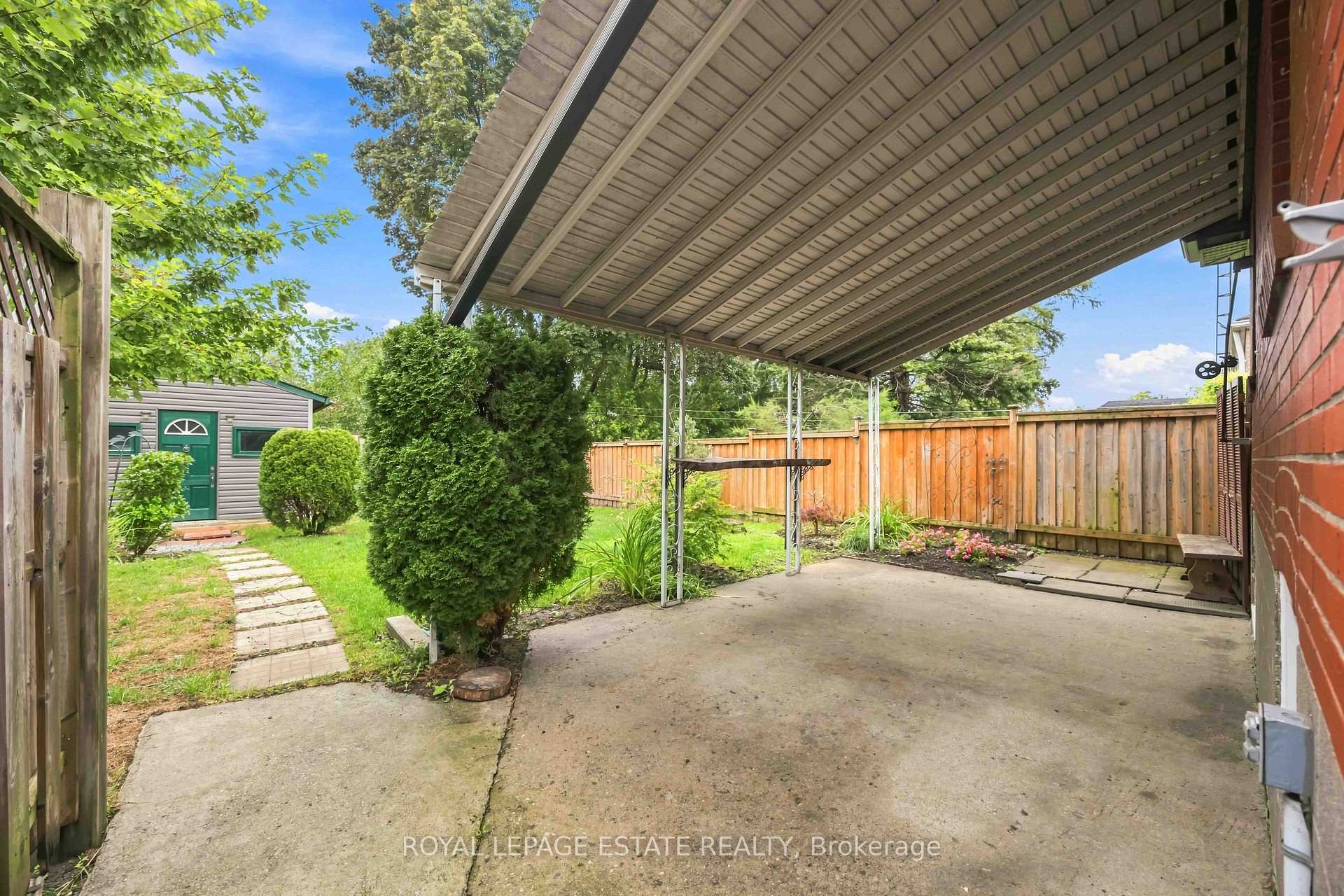 Photo 23 of Unit upper, 17 Arden Crescent, Scarborough, Clairlea-Birchmount — HOMEH