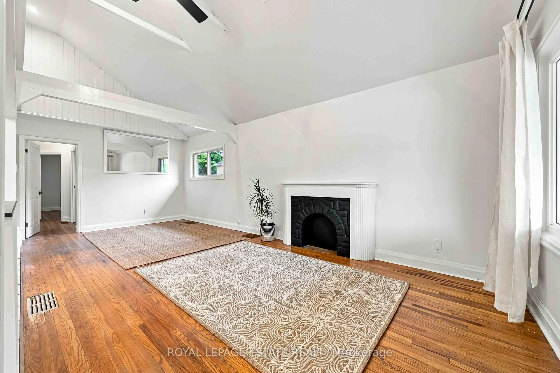 Photo 14 of Unit upper, 17 Arden Crescent, Scarborough, Clairlea-Birchmount — HOMEH