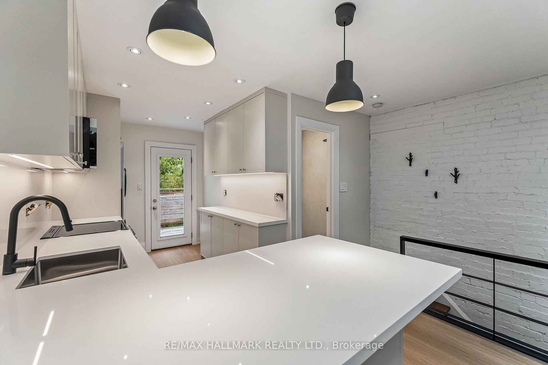 Photo 4 of Unit Upper, 229 Kingston Road, Toronto, The Beaches — HOMEH