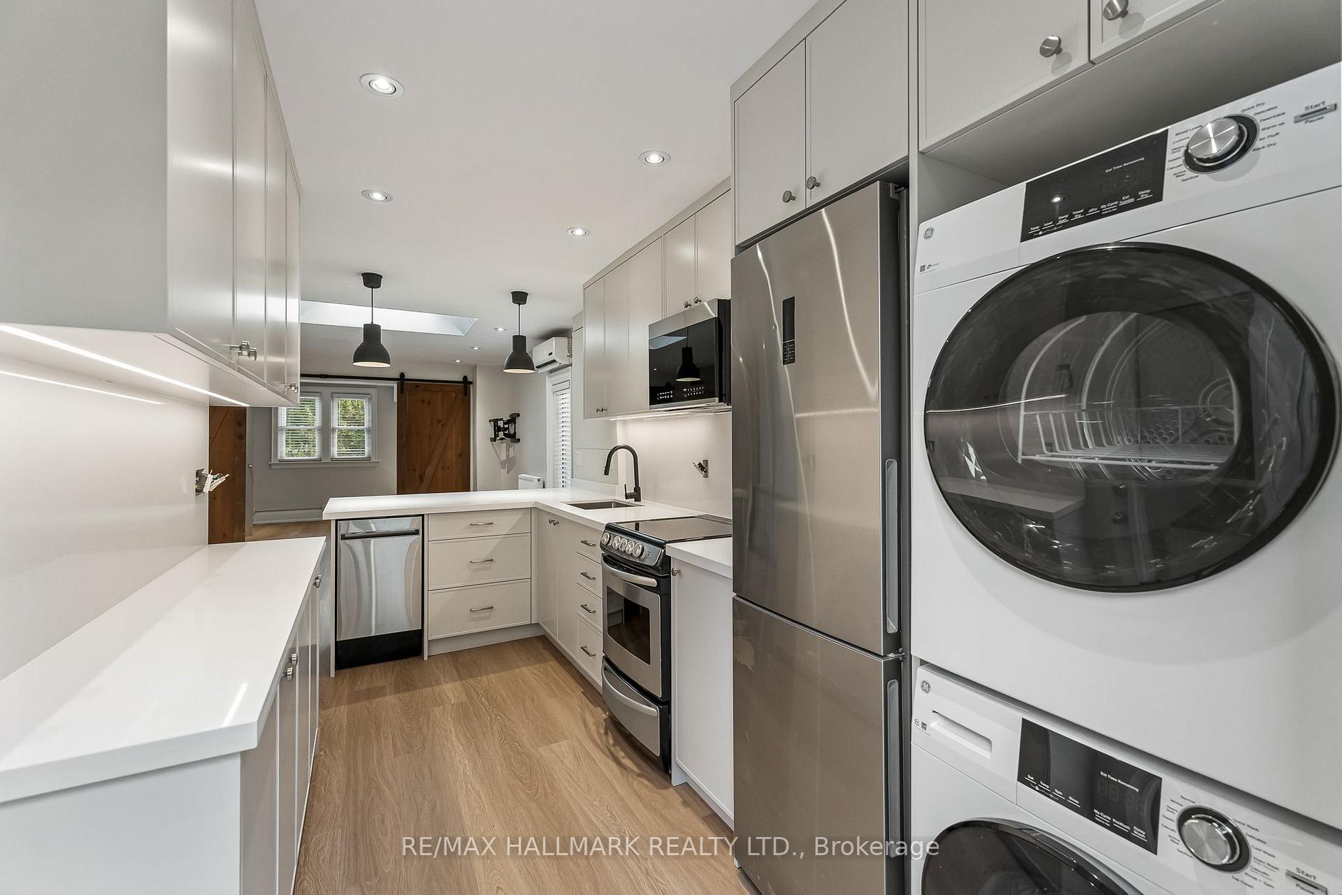 Photo 8 of Unit Upper, 229 Kingston Road, Toronto, The Beaches — HOMEH
