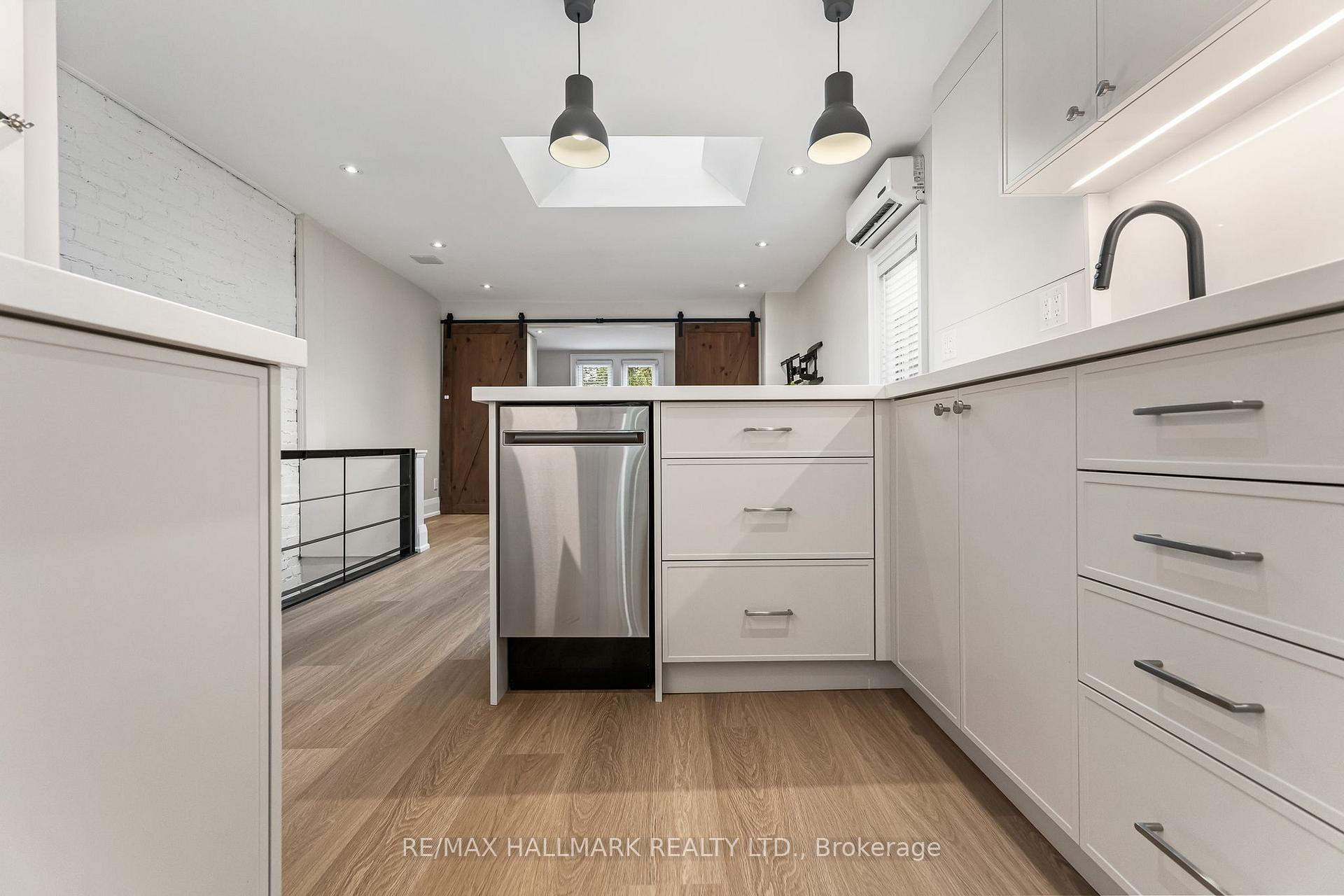 Photo 10 of Unit Upper, 229 Kingston Road, Toronto, The Beaches — HOMEH