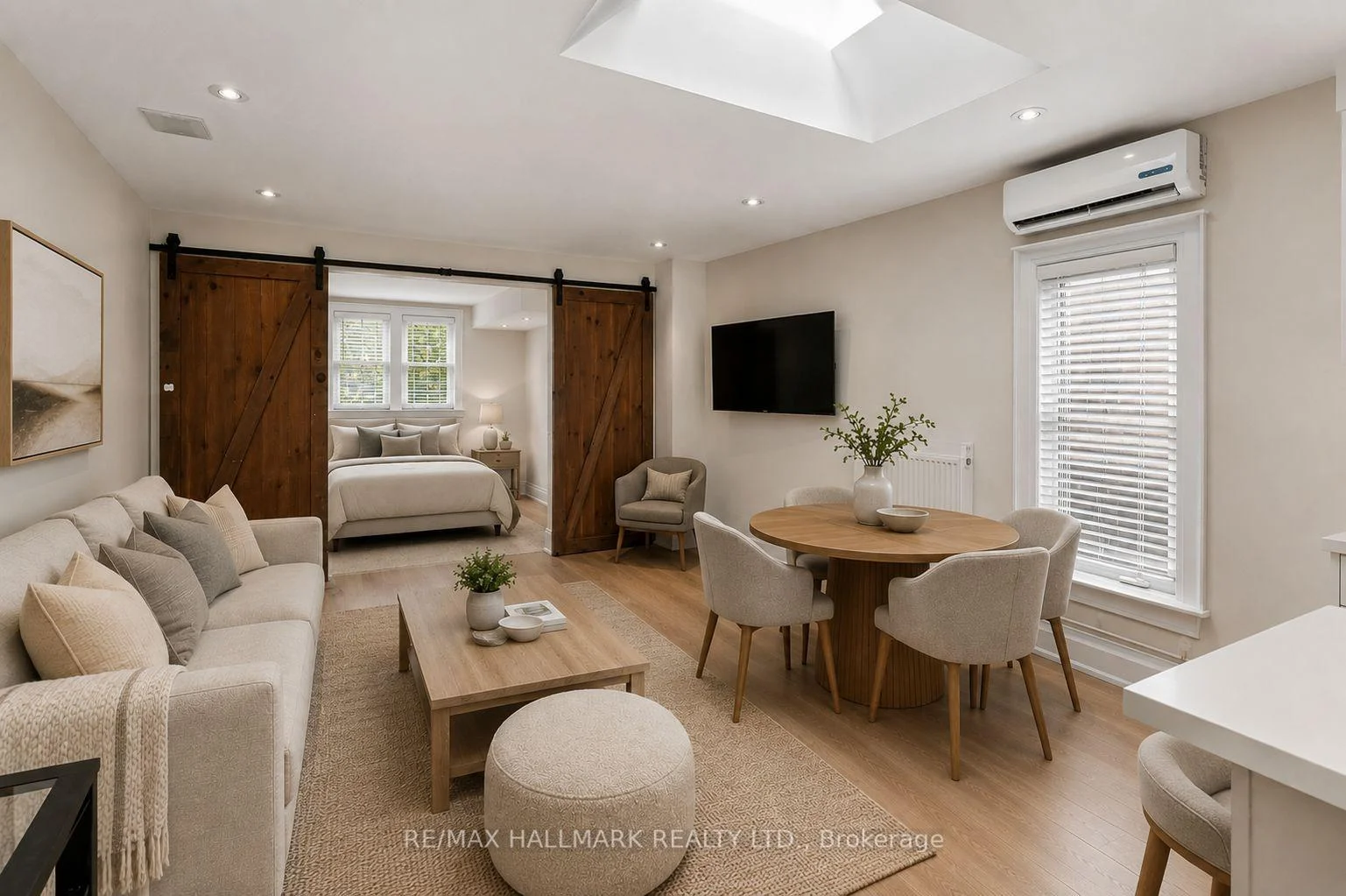 Photo 24 of Unit Upper, 229 Kingston Road, Toronto, The Beaches — HOMEH
