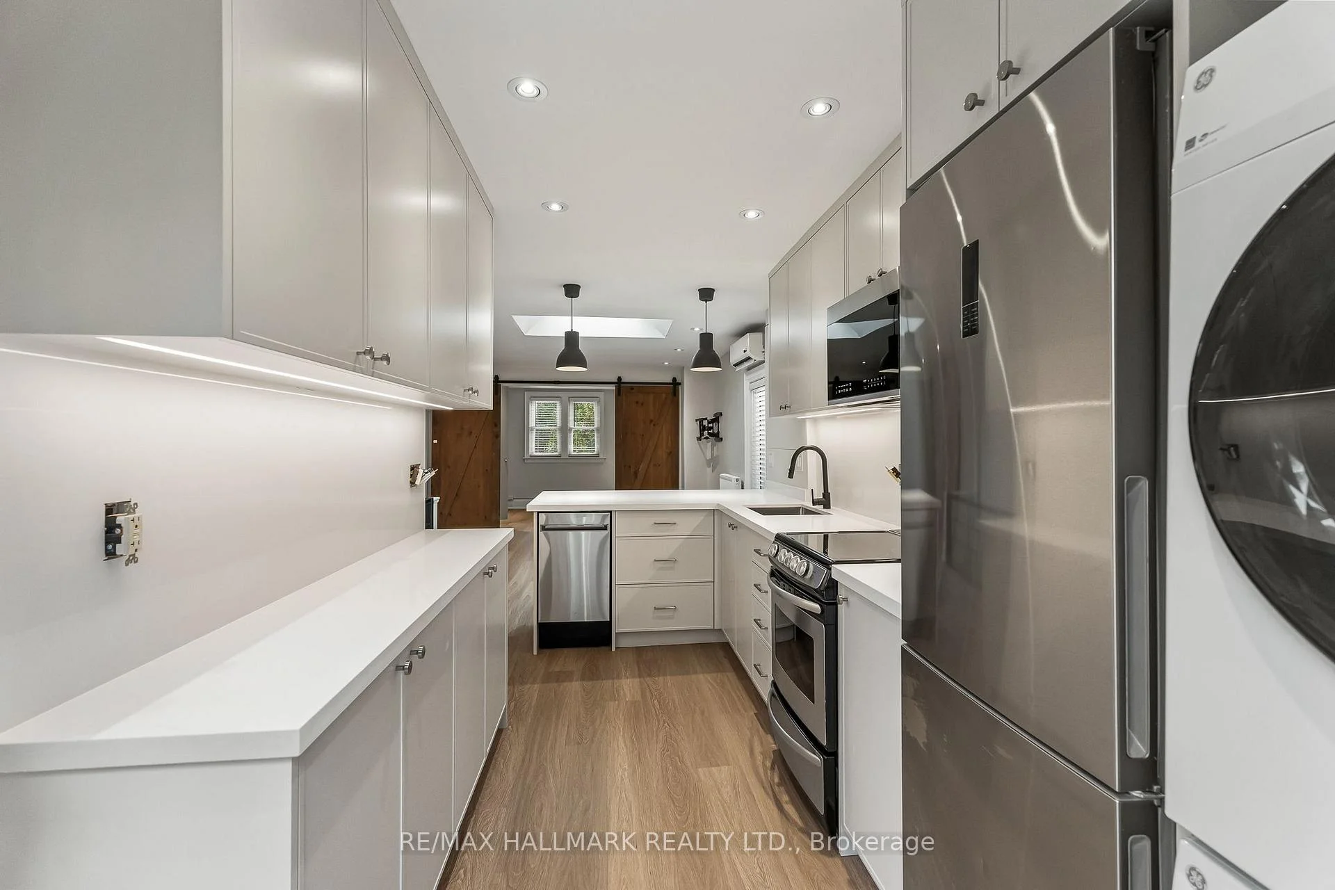 Photo 27 of Unit Upper, 229 Kingston Road, Toronto, The Beaches — HOMEH