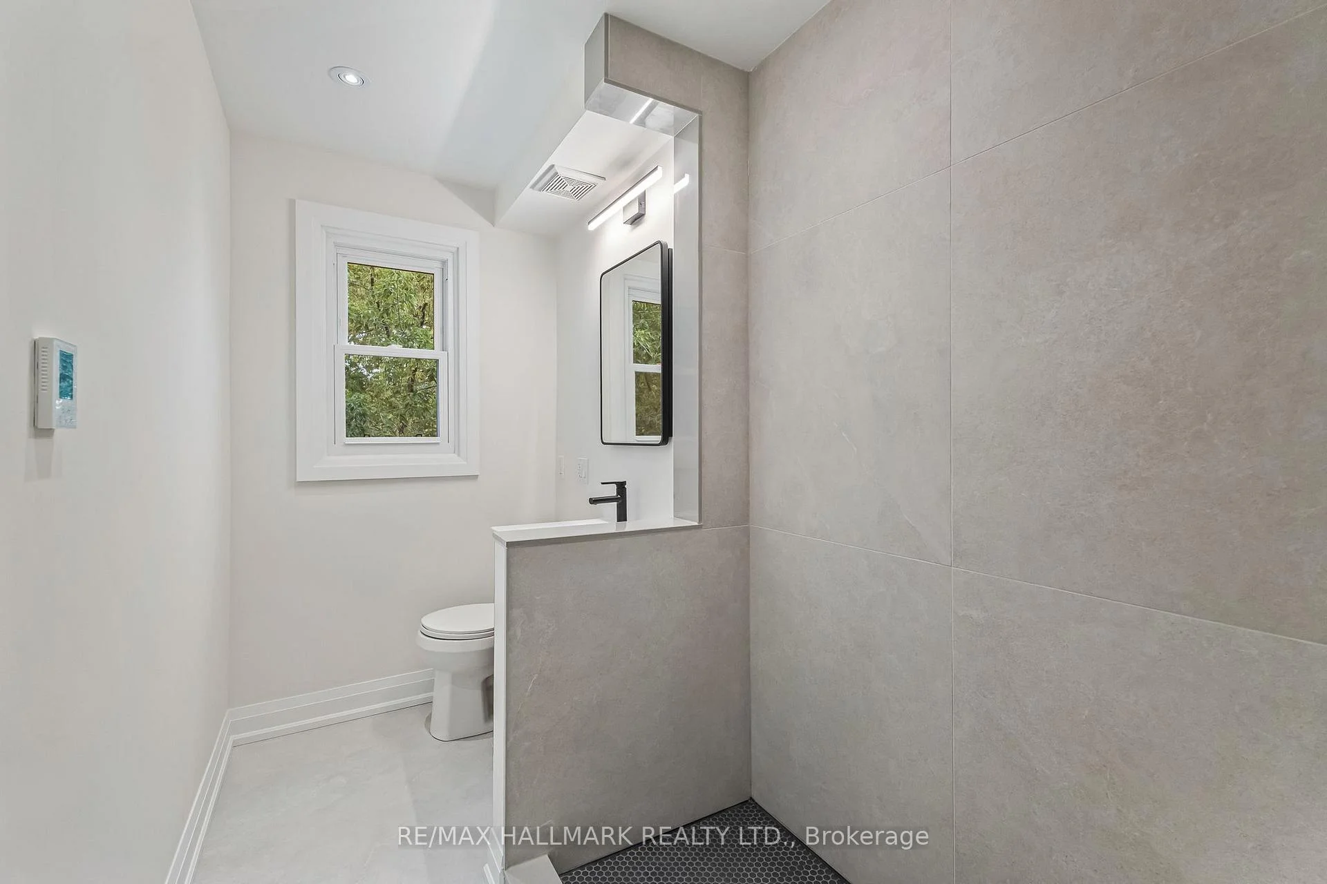 Photo 29 of Unit Upper, 229 Kingston Road, Toronto, The Beaches — HOMEH