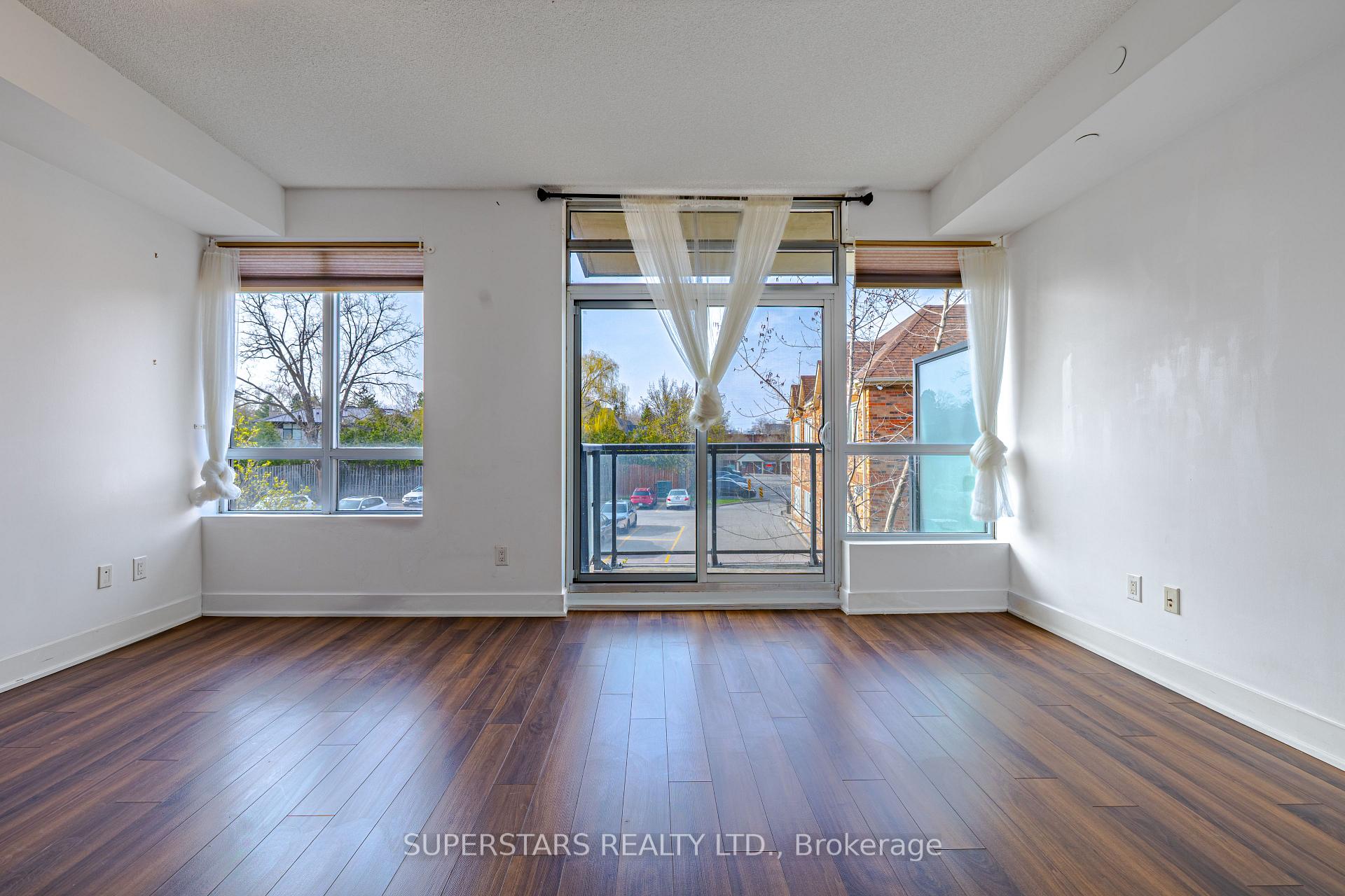 Photo 4 of Unit 318, 7608 Yonge Street, Vaughan, Crestwood-Springfarm-Yorkhill — HOMEH