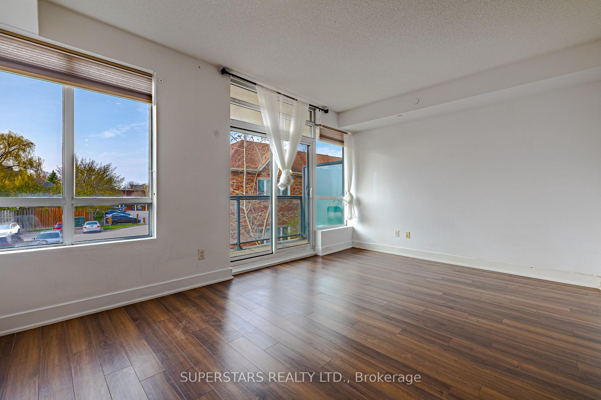 Photo 5 of Unit 318, 7608 Yonge Street, Vaughan, Crestwood-Springfarm-Yorkhill — HOMEH