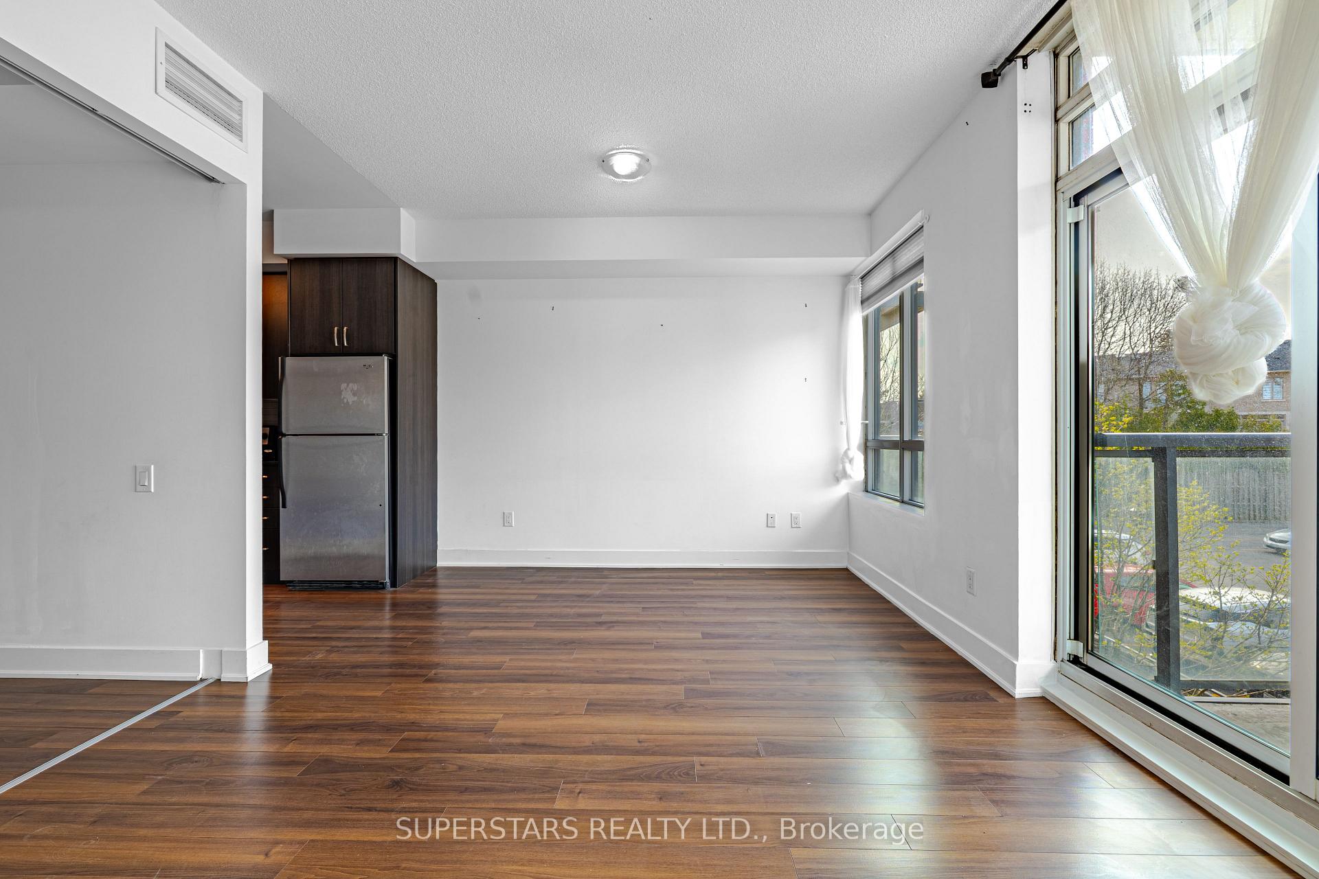 Photo 8 of Unit 318, 7608 Yonge Street, Vaughan, Crestwood-Springfarm-Yorkhill — HOMEH