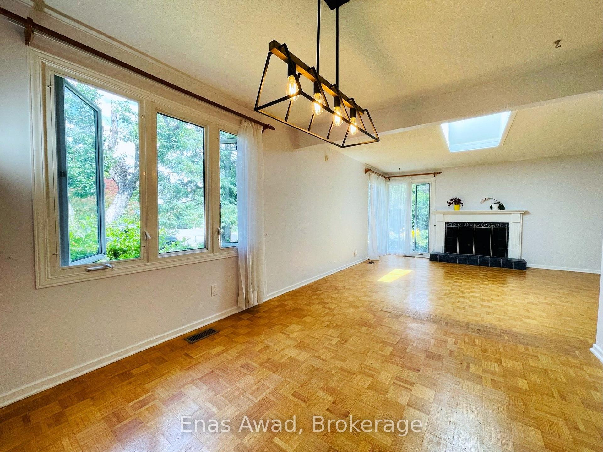 Photo 3 of 2026 Kings Grove Crescent, Ottawa, Beacon Hill North — HOMEH