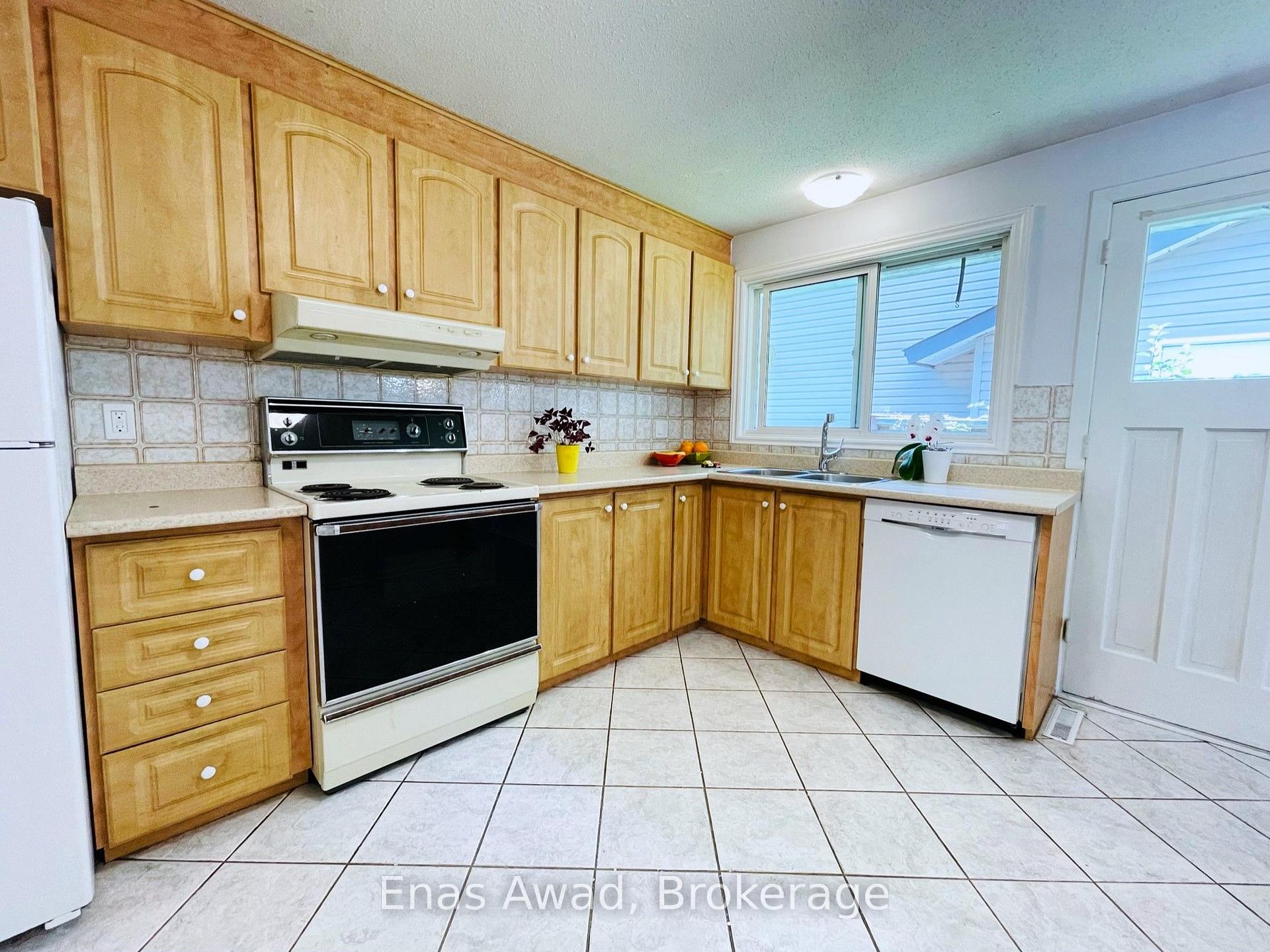 Photo 5 of 2026 Kings Grove Crescent, Ottawa, Beacon Hill North — HOMEH