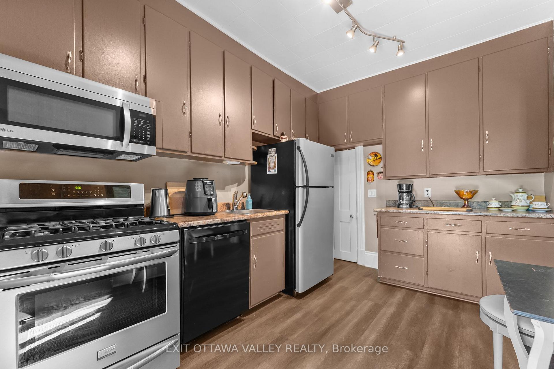 Photo 7 of 283 & 285 William Street, Pembroke, Pembroke — HOMEH