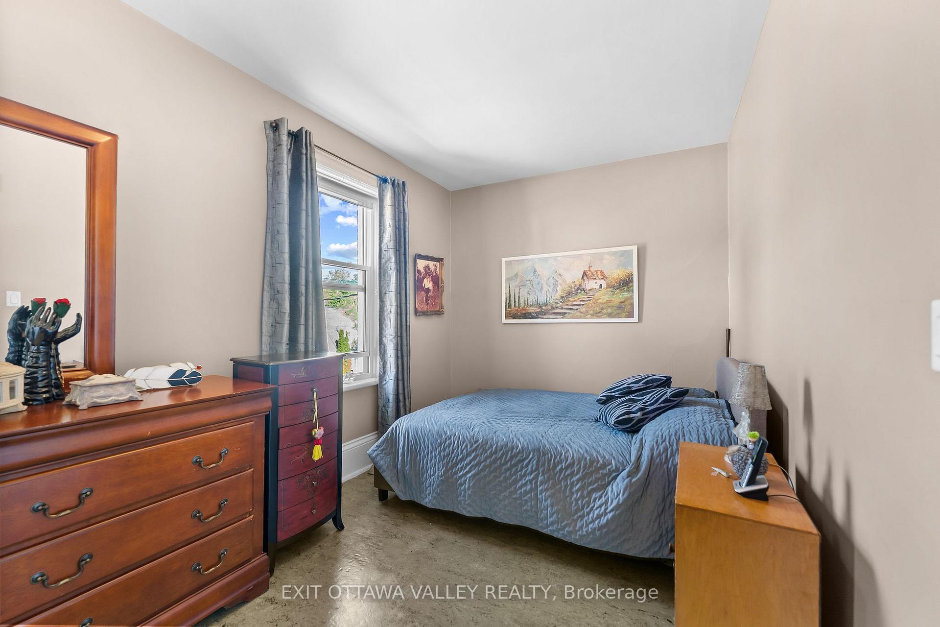 Photo 10 of 283 & 285 William Street, Pembroke, Pembroke — HOMEH