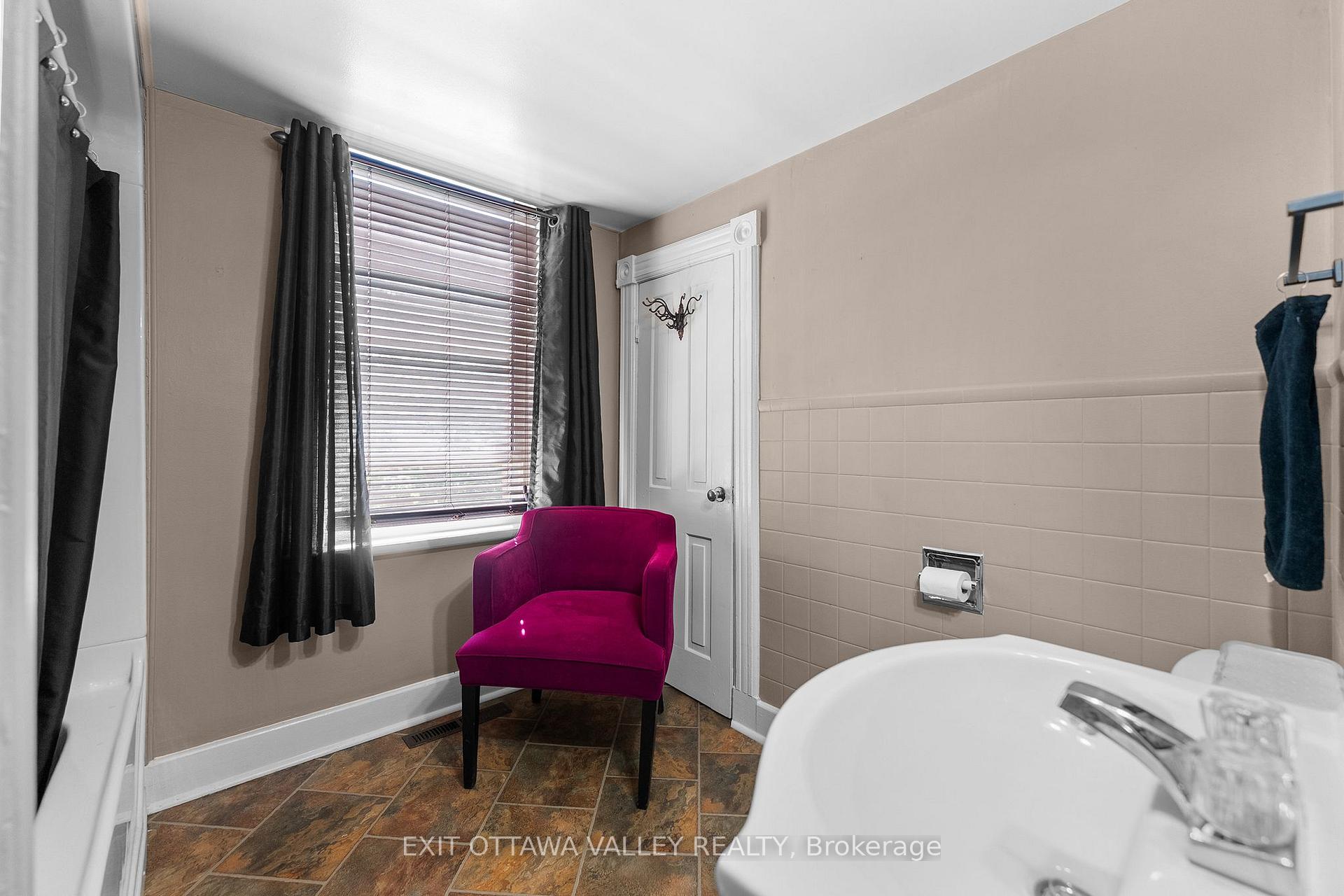 Photo 12 of 283 & 285 William Street, Pembroke, Pembroke — HOMEH
