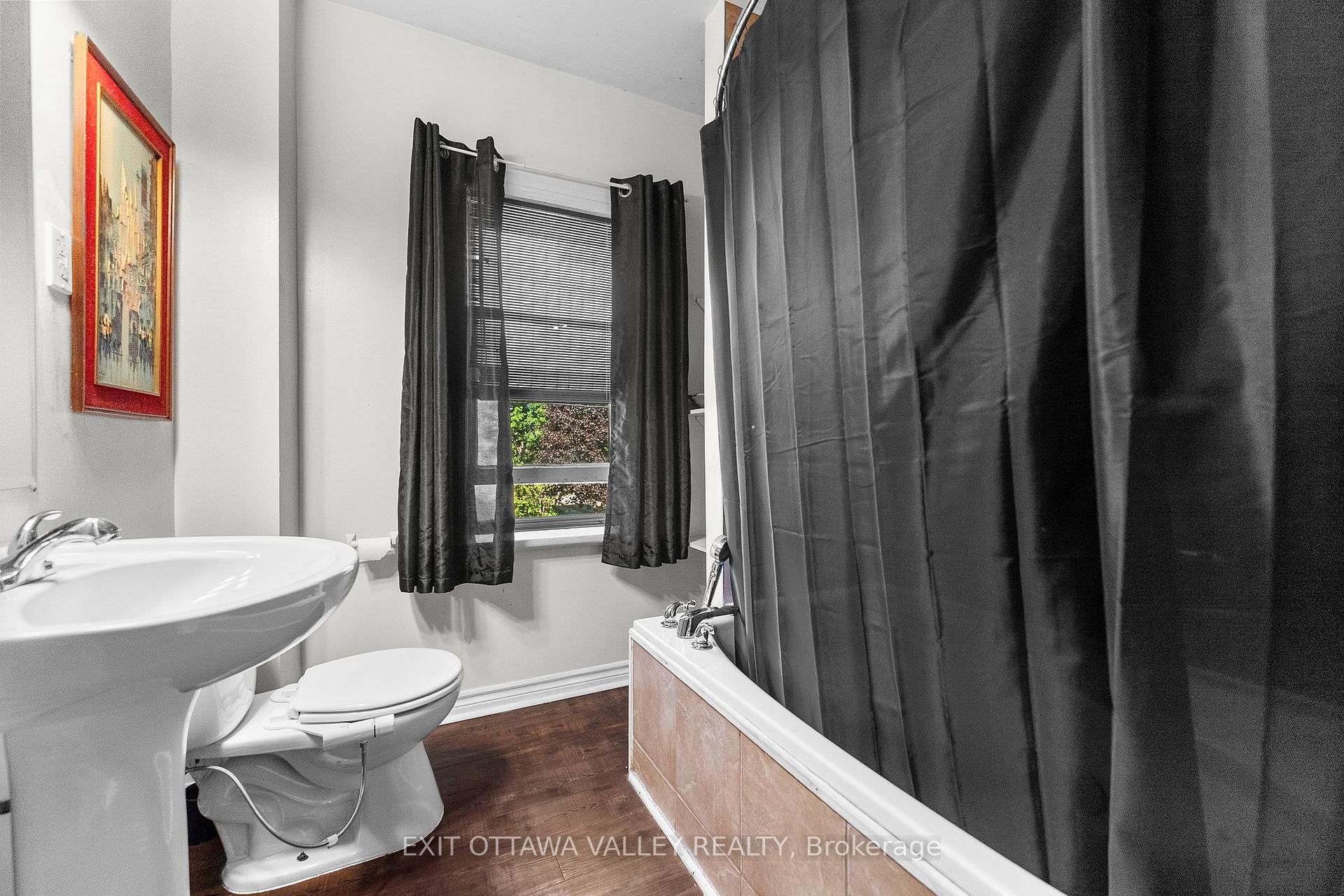 Photo 18 of 283 & 285 William Street, Pembroke, Pembroke — HOMEH