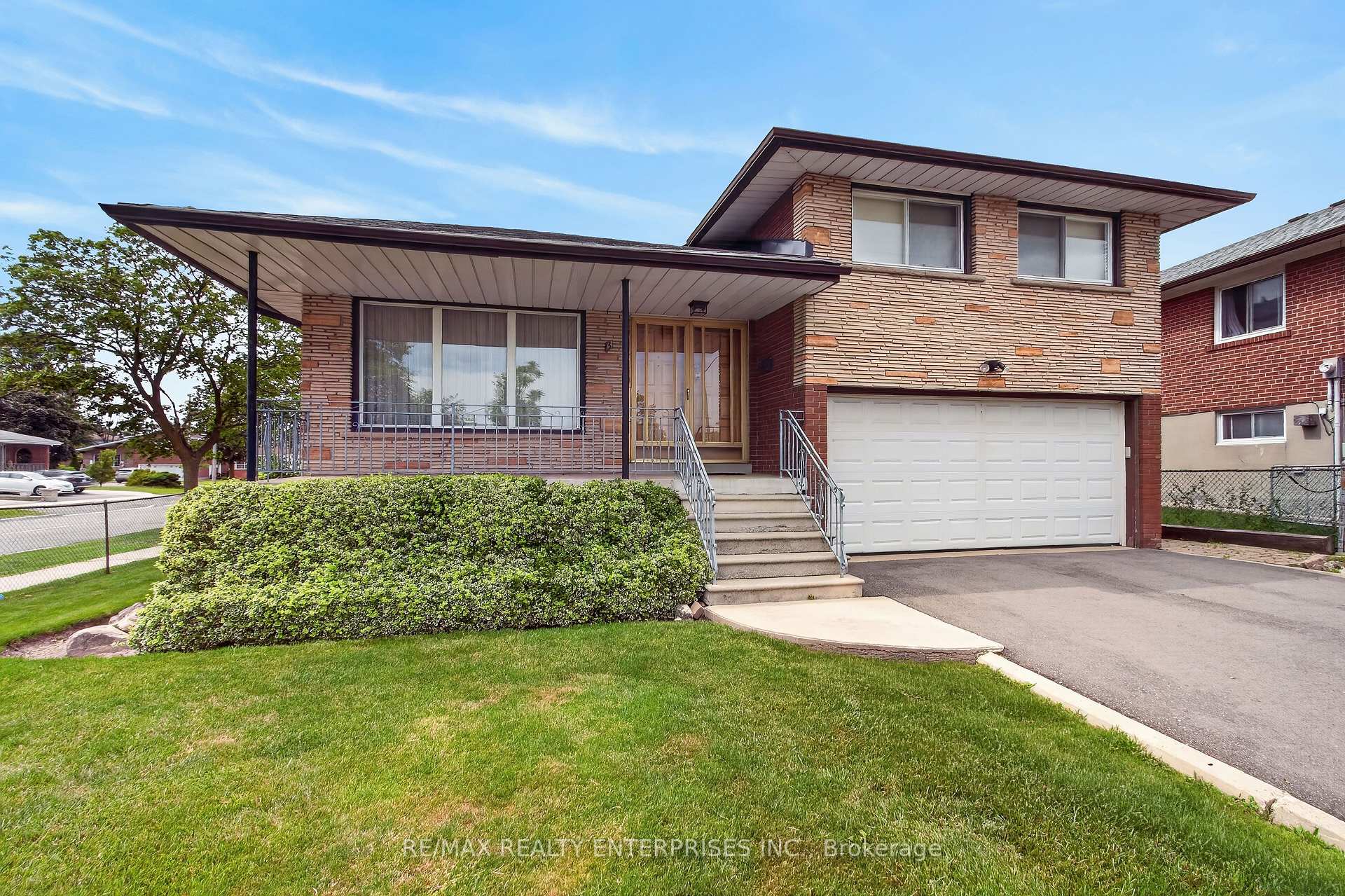 Photo 1 of 3 Slane Court, Etobicoke, West Humber-Clairville — HOMEH