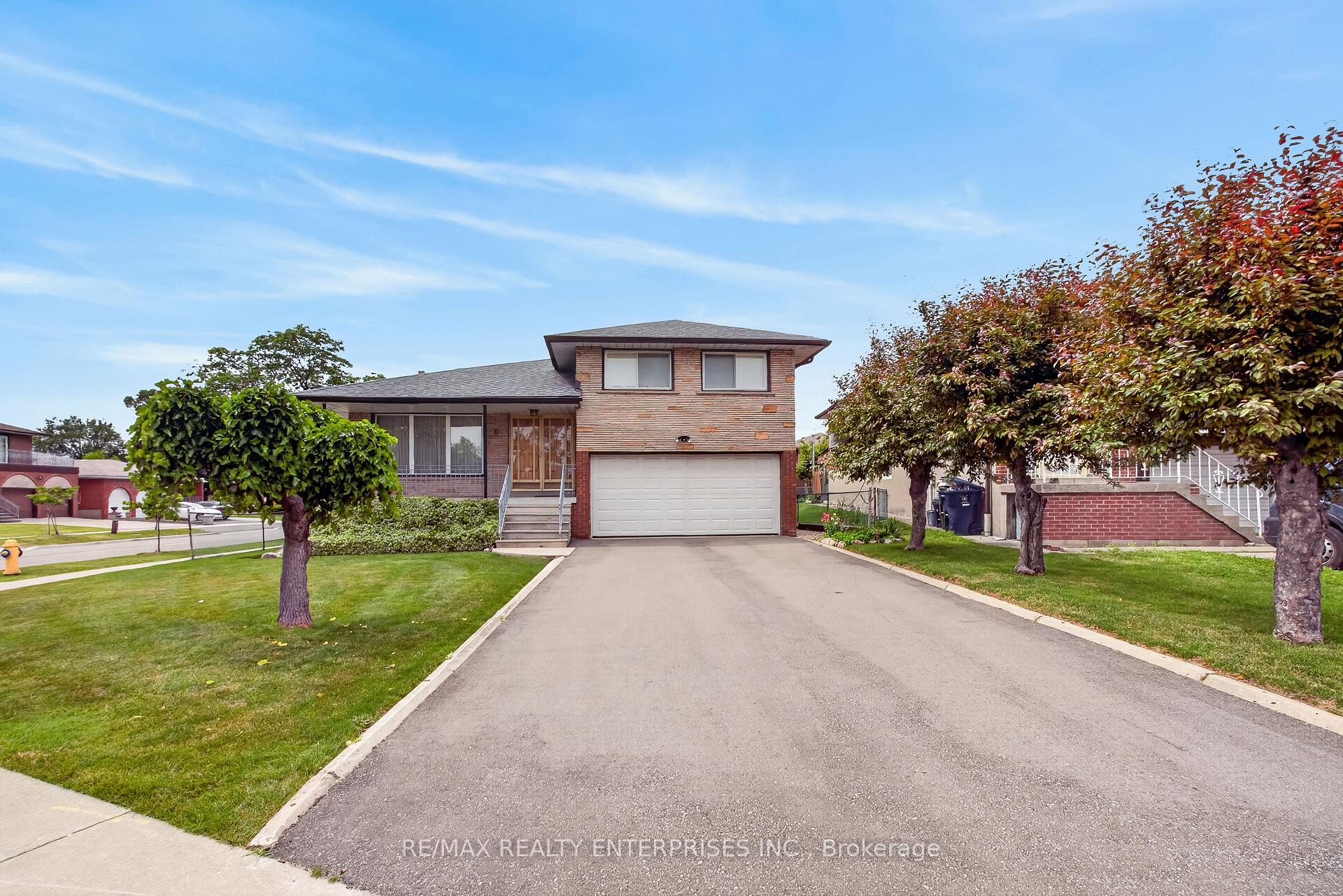 Photo 3 of 3 Slane Court, Etobicoke, West Humber-Clairville — HOMEH