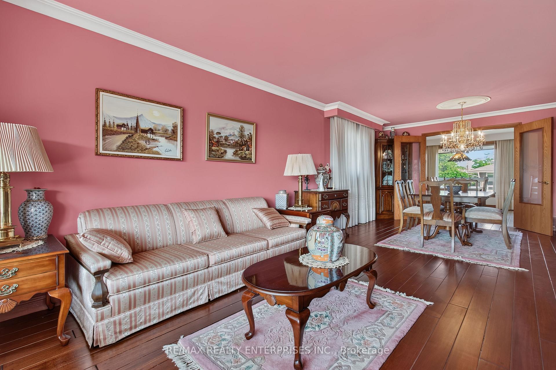 Photo 8 of 3 Slane Court, Etobicoke, West Humber-Clairville — HOMEH
