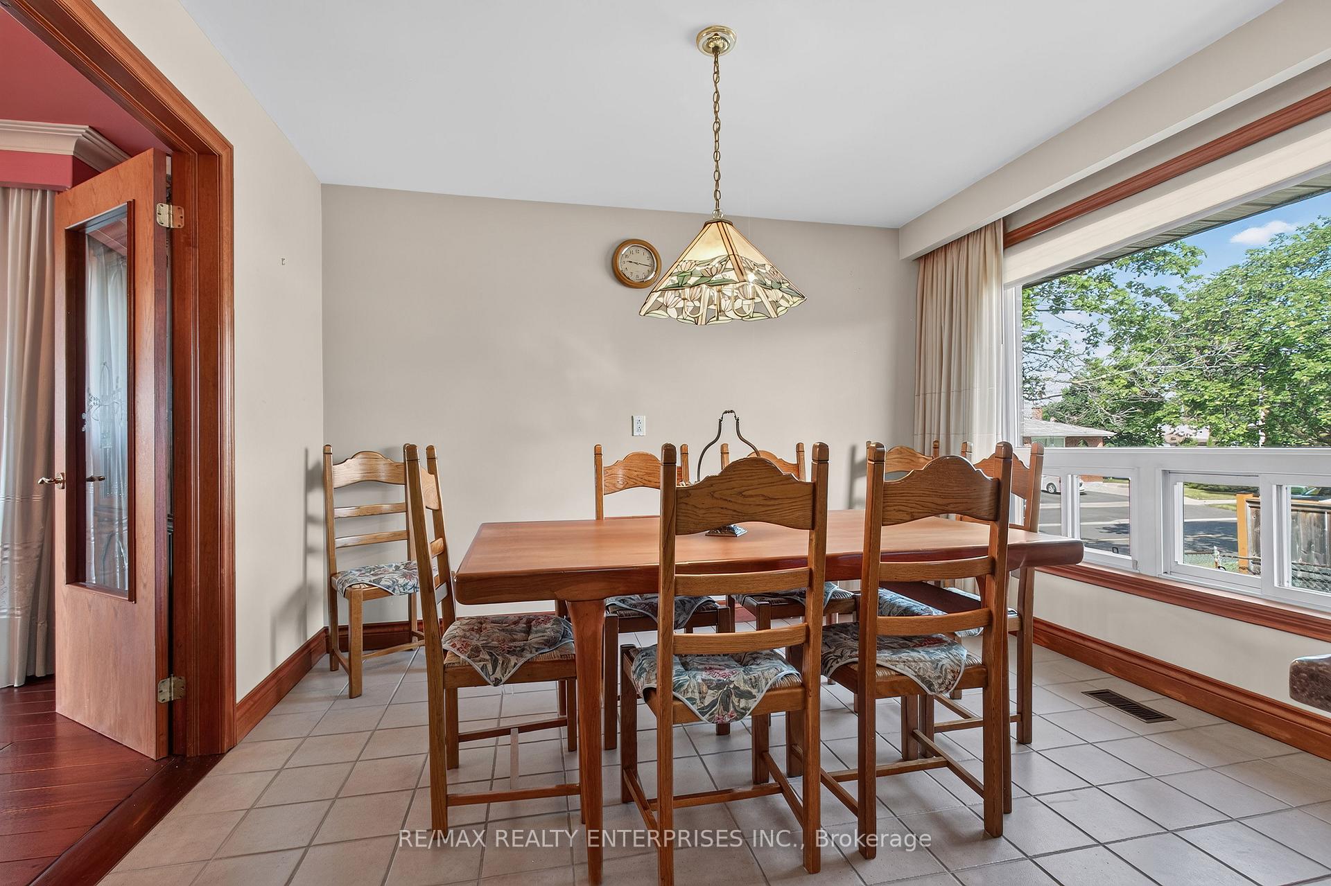 Photo 14 of 3 Slane Court, Etobicoke, West Humber-Clairville — HOMEH