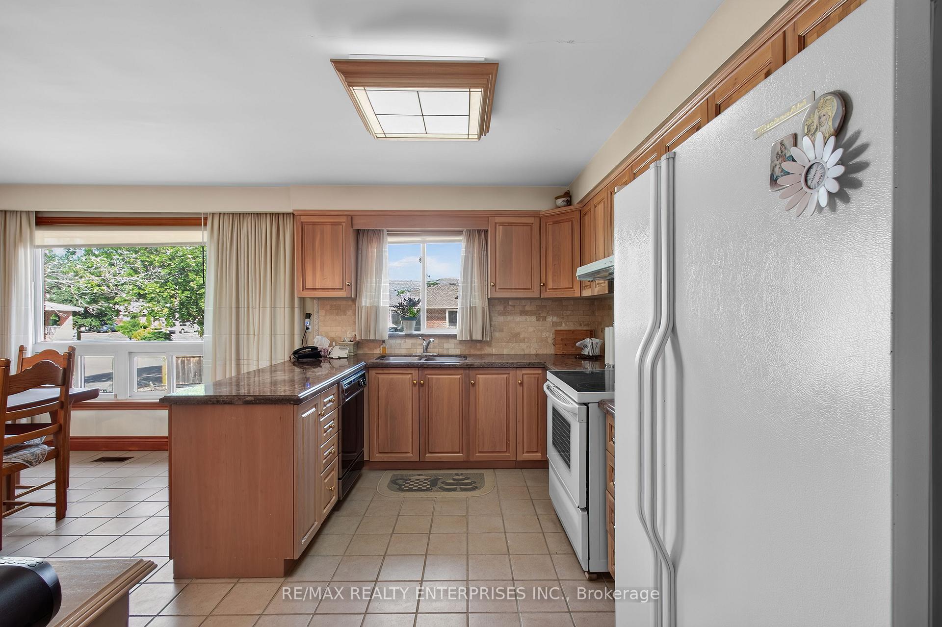 Photo 17 of 3 Slane Court, Etobicoke, West Humber-Clairville — HOMEH
