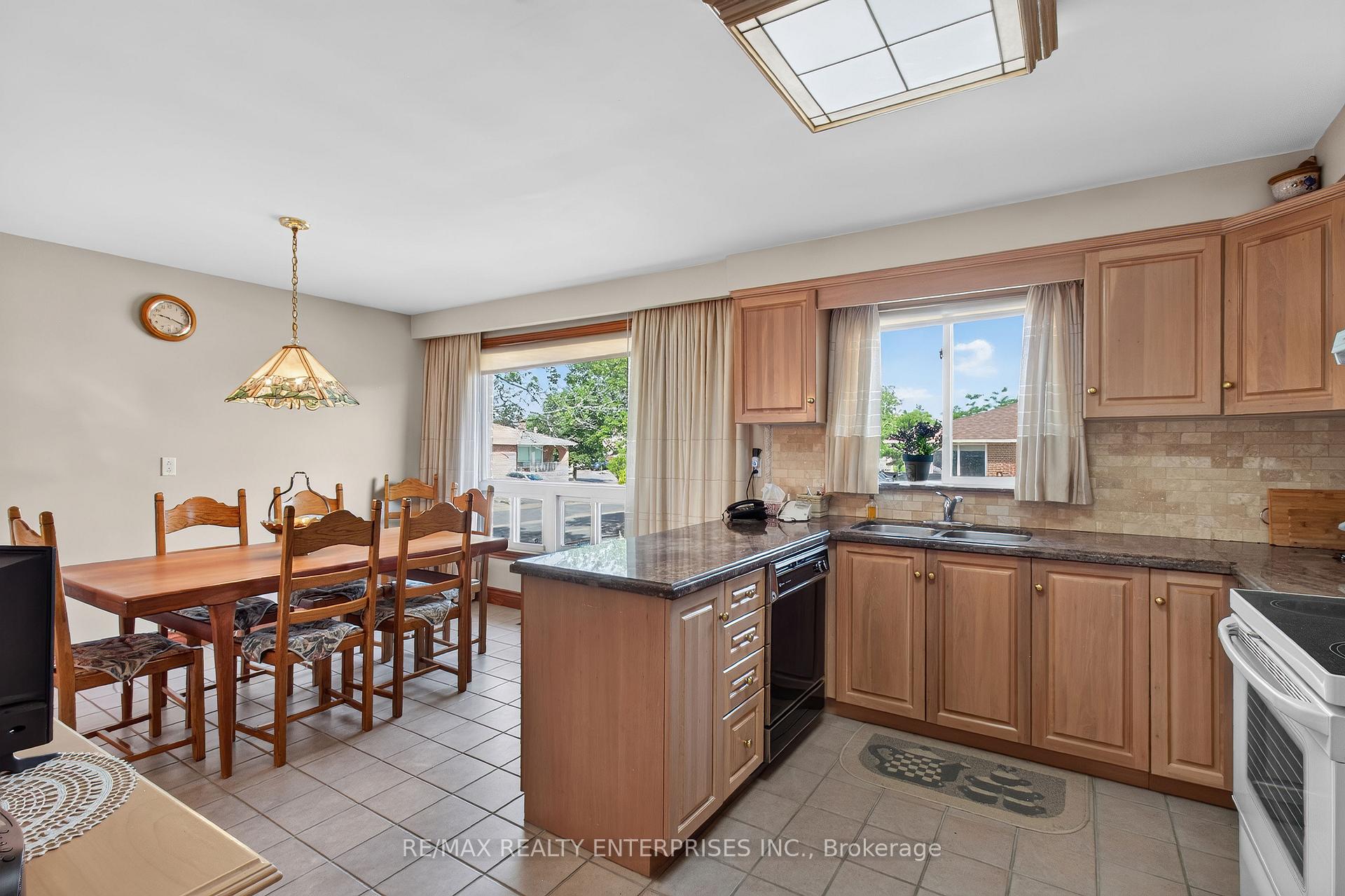 Photo 18 of 3 Slane Court, Etobicoke, West Humber-Clairville — HOMEH