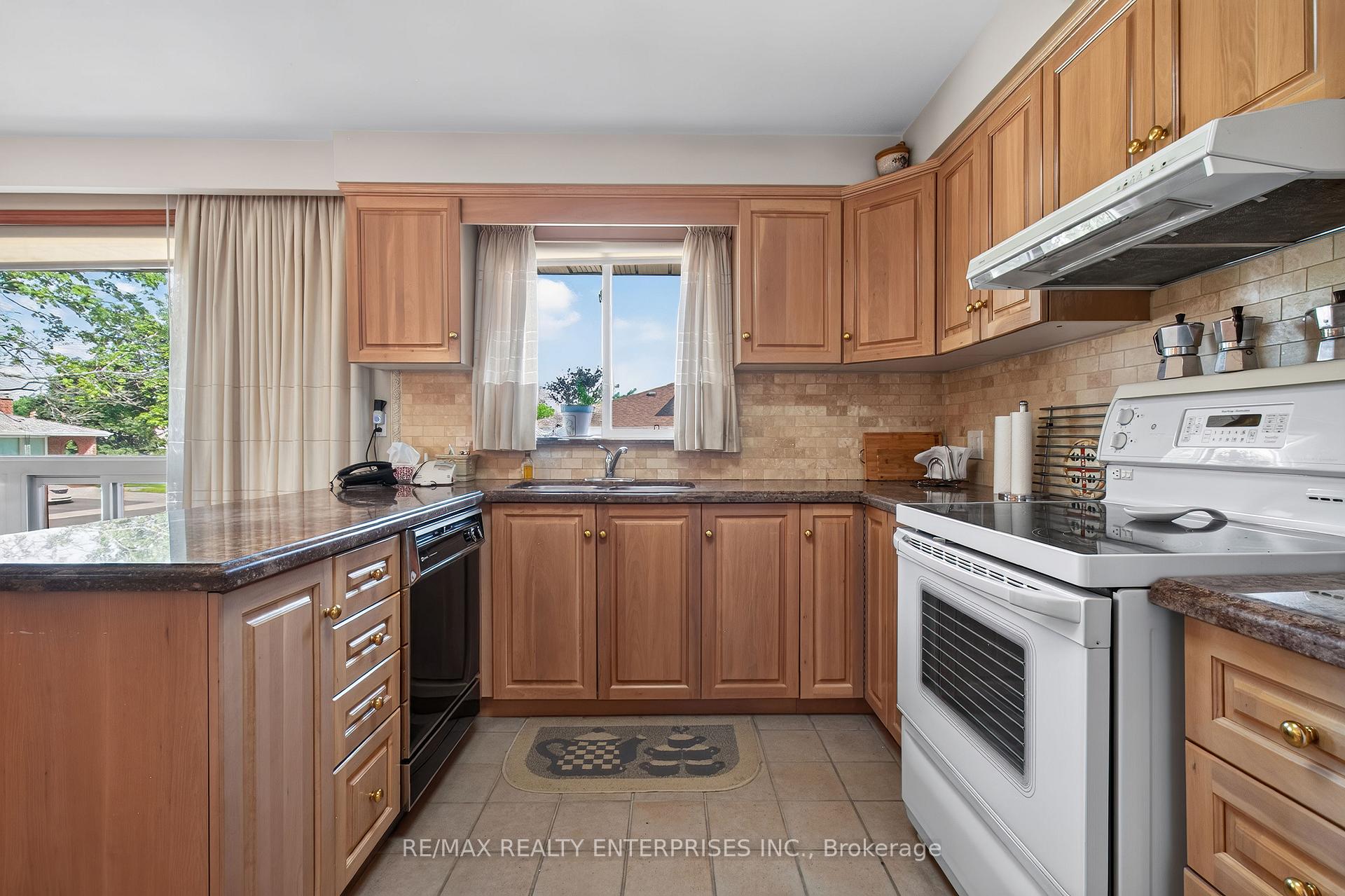 Photo 19 of 3 Slane Court, Etobicoke, West Humber-Clairville — HOMEH