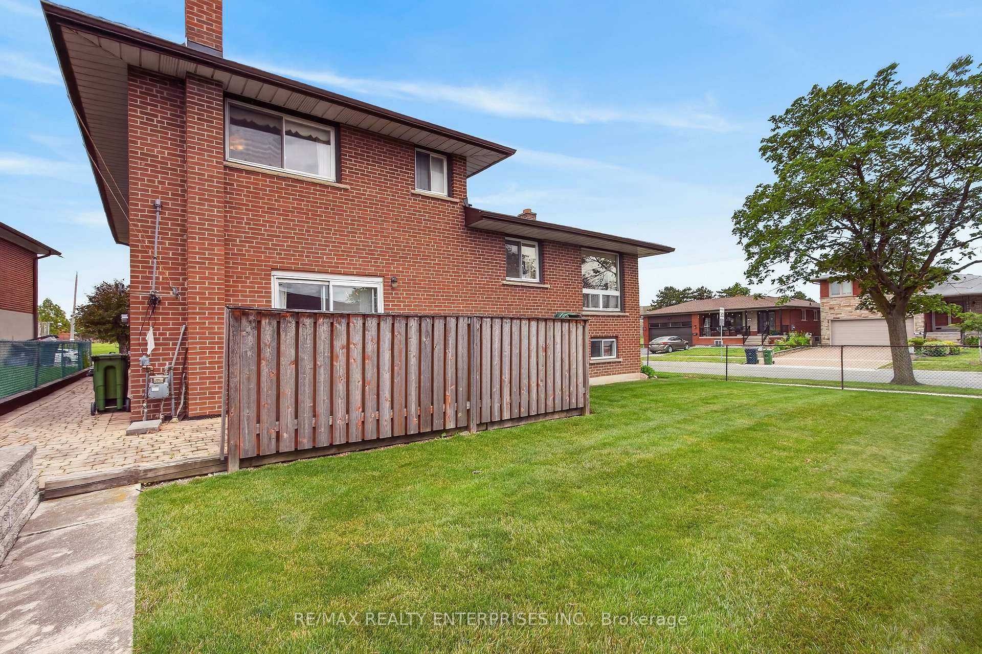 Photo 48 of 3 Slane Court, Etobicoke, West Humber-Clairville — HOMEH