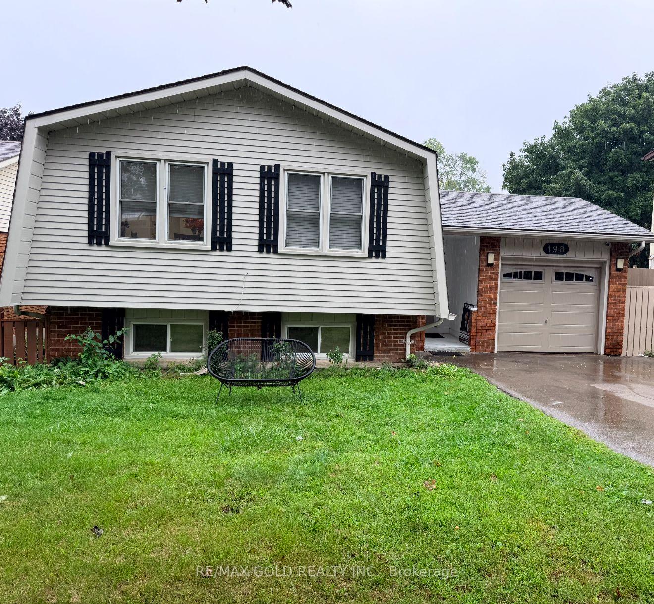 Photo 2 of 198 Coach Hill Drive, Kitchener, Country Hills East — HOMEH