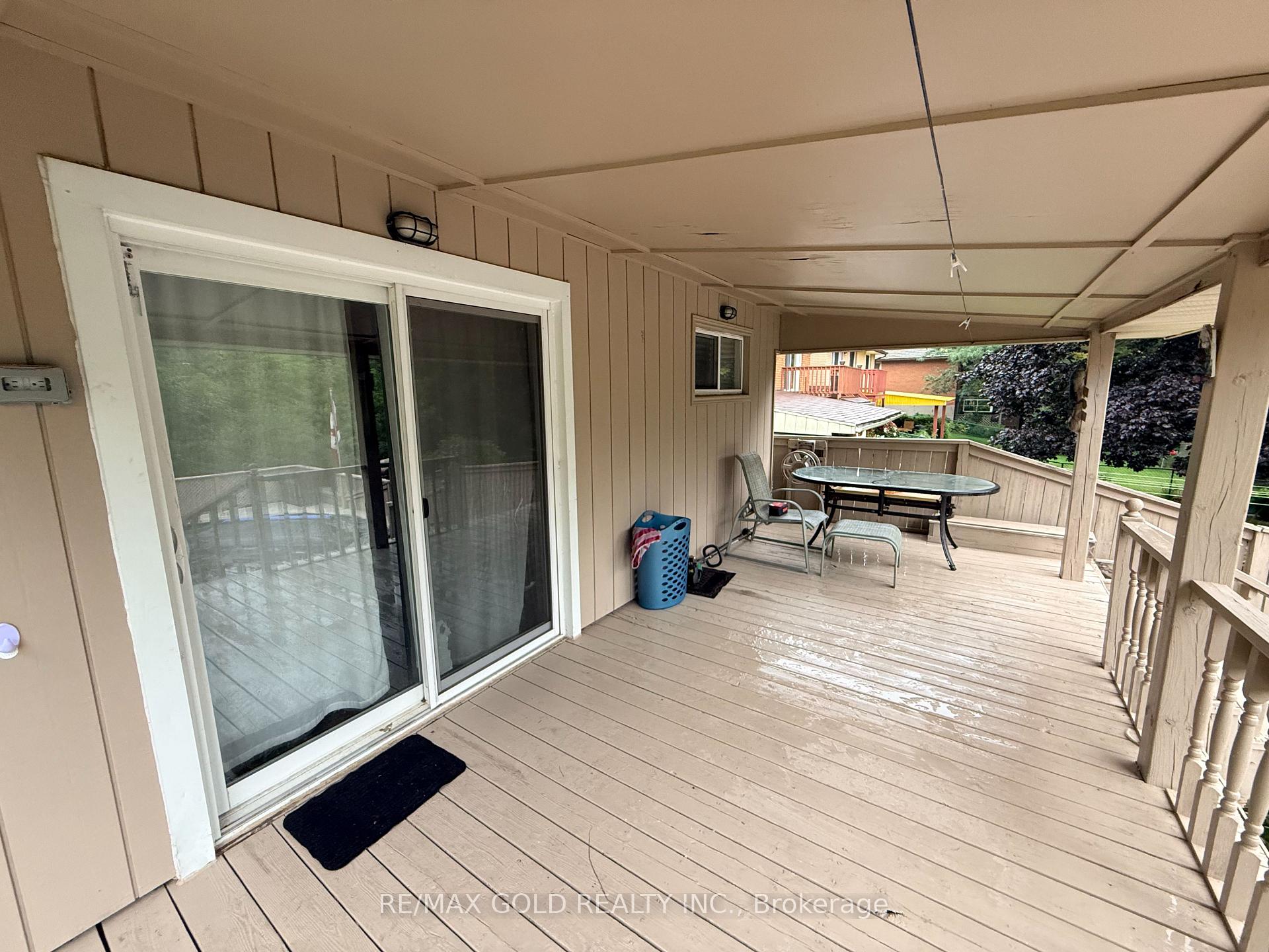 Photo 5 of 198 Coach Hill Drive, Kitchener, Country Hills East — HOMEH
