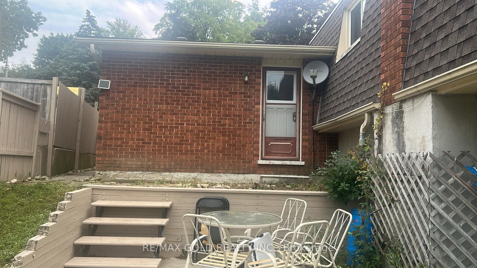 Photo 8 of 198 Coach Hill Drive, Kitchener, Country Hills East — HOMEH